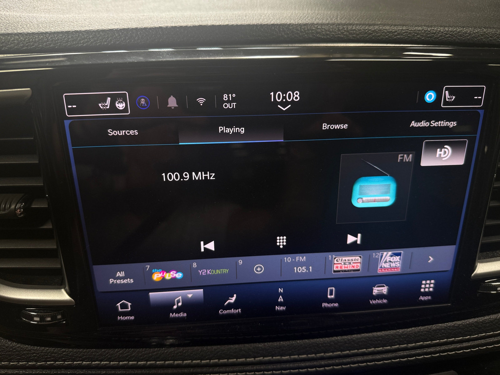 Thumbnail: 2024 Chrysler Pacifica - 3