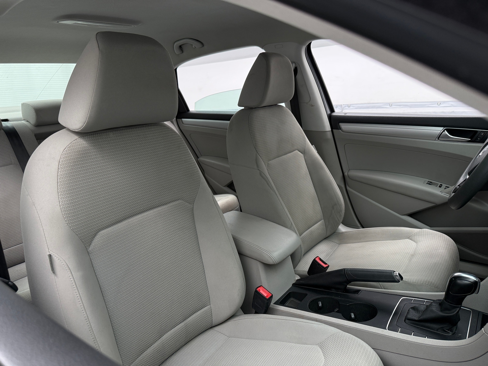 Thumbnail: 2017 Volkswagen Passat - 2