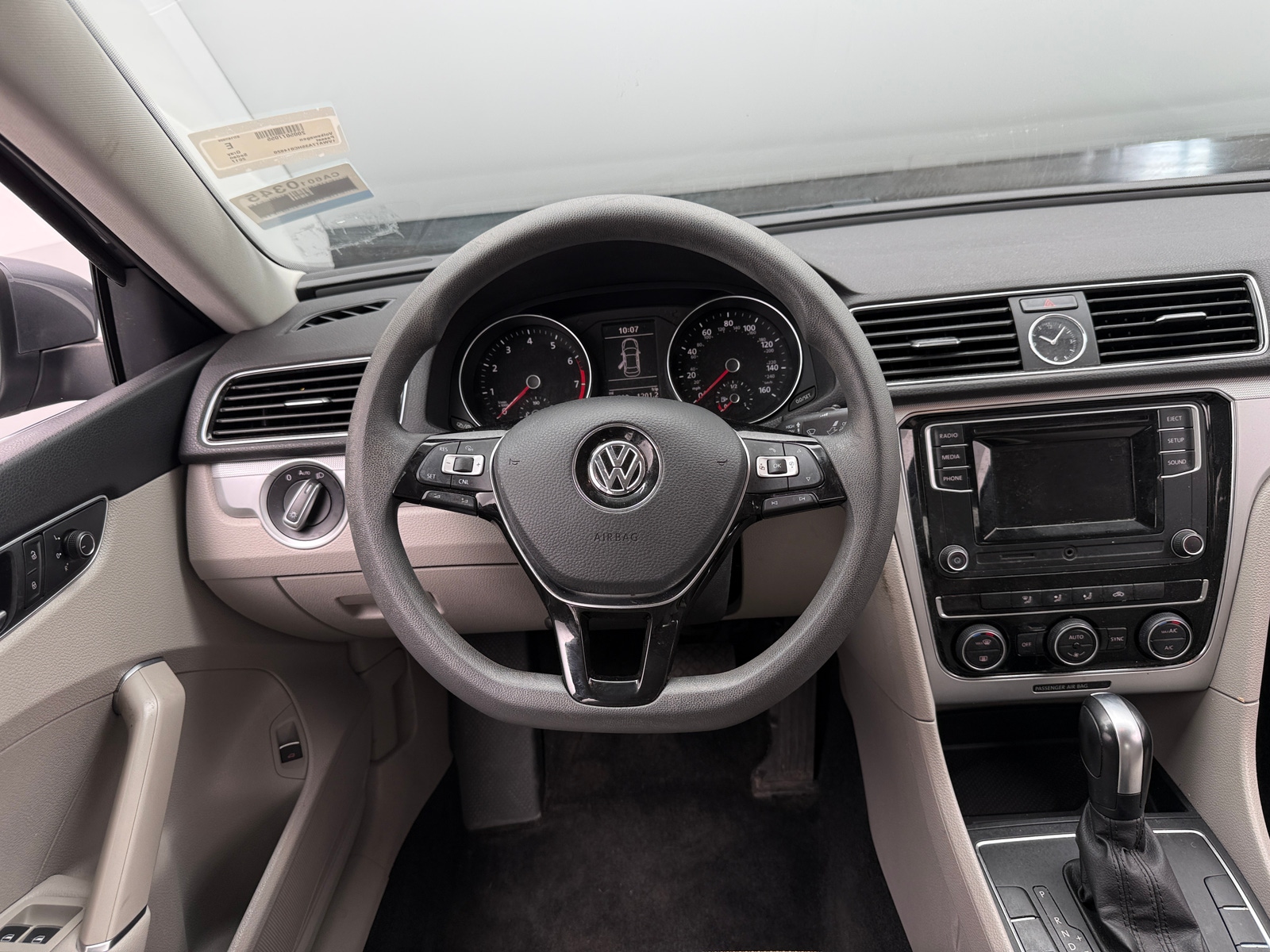 Thumbnail: 2017 Volkswagen Passat - 5