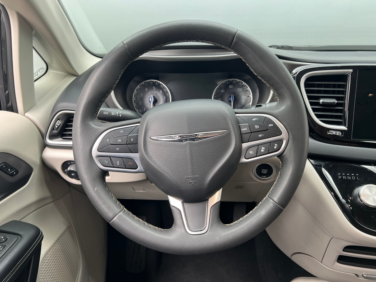 Thumbnail: 2023 Chrysler Pacifica - 4