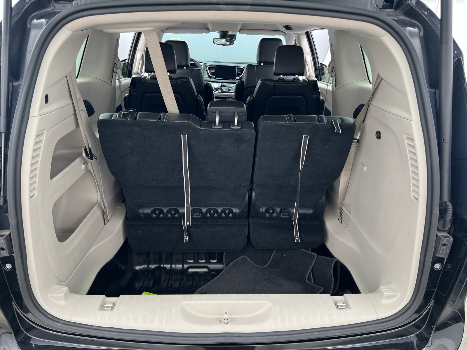 Thumbnail: 2023 Chrysler Pacifica - 6