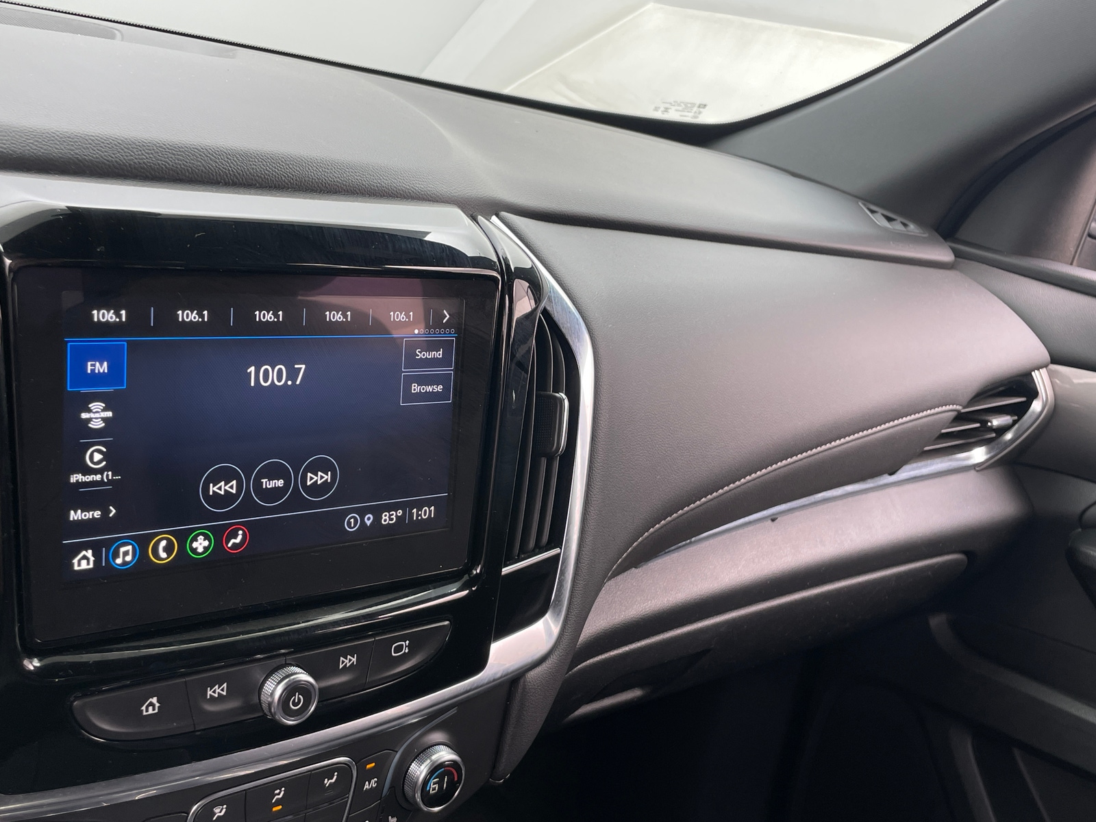 Thumbnail: 2023 Chevrolet Traverse - 4