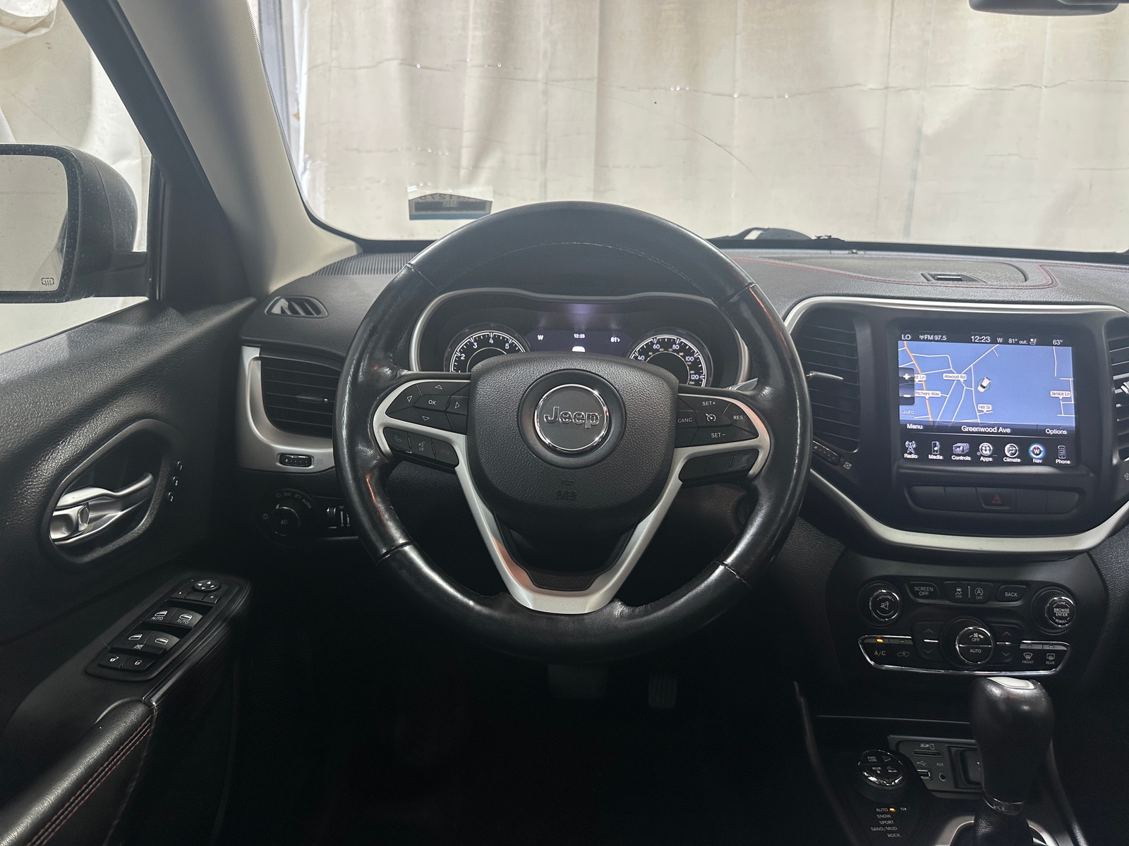 Thumbnail: 2015 Jeep Cherokee - 4