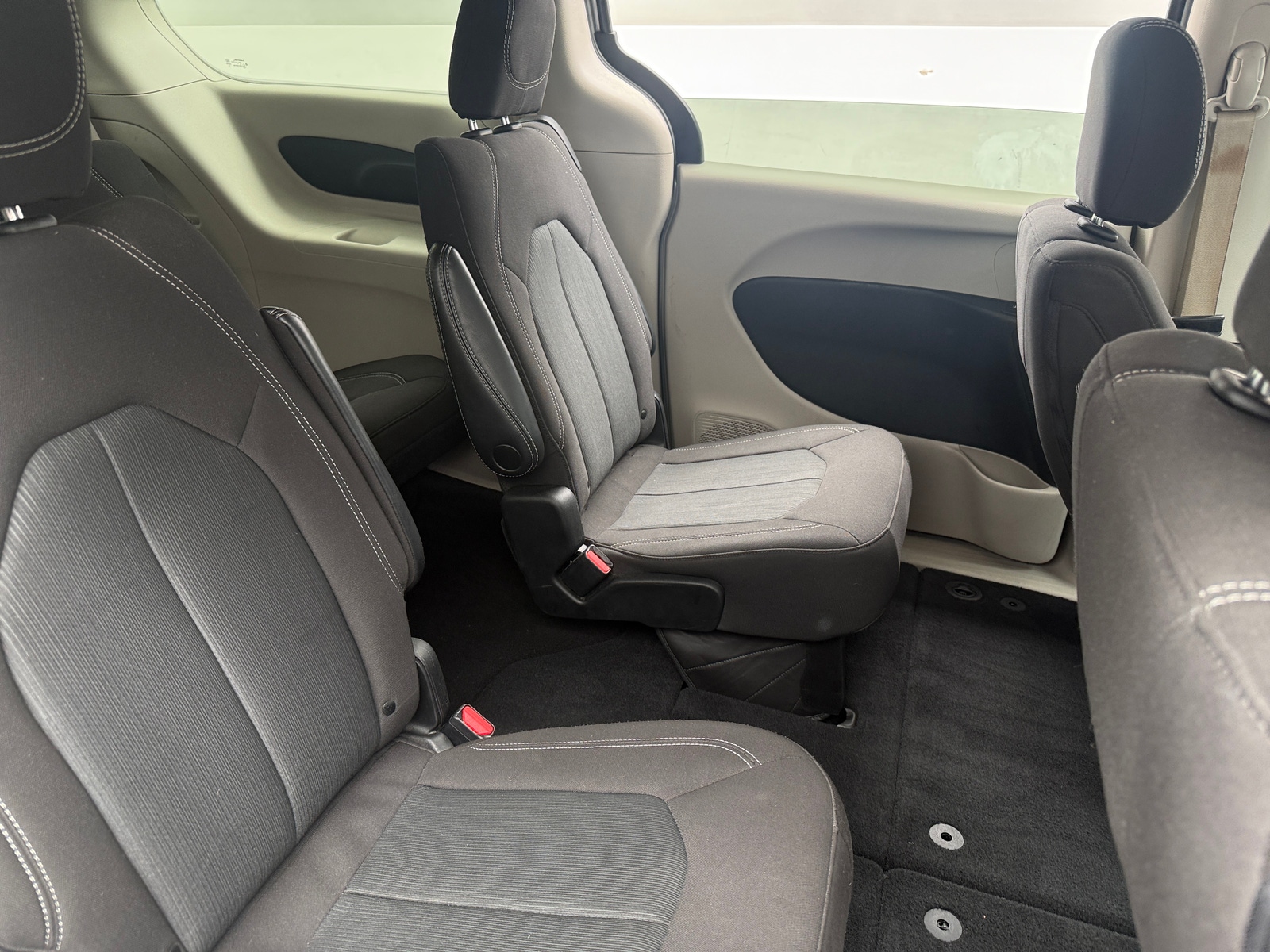 Thumbnail: 2023 Chrysler Voyager - 6