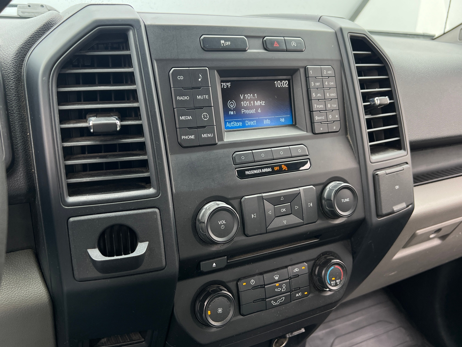 Thumbnail: 2015 Ford Econoline - 4