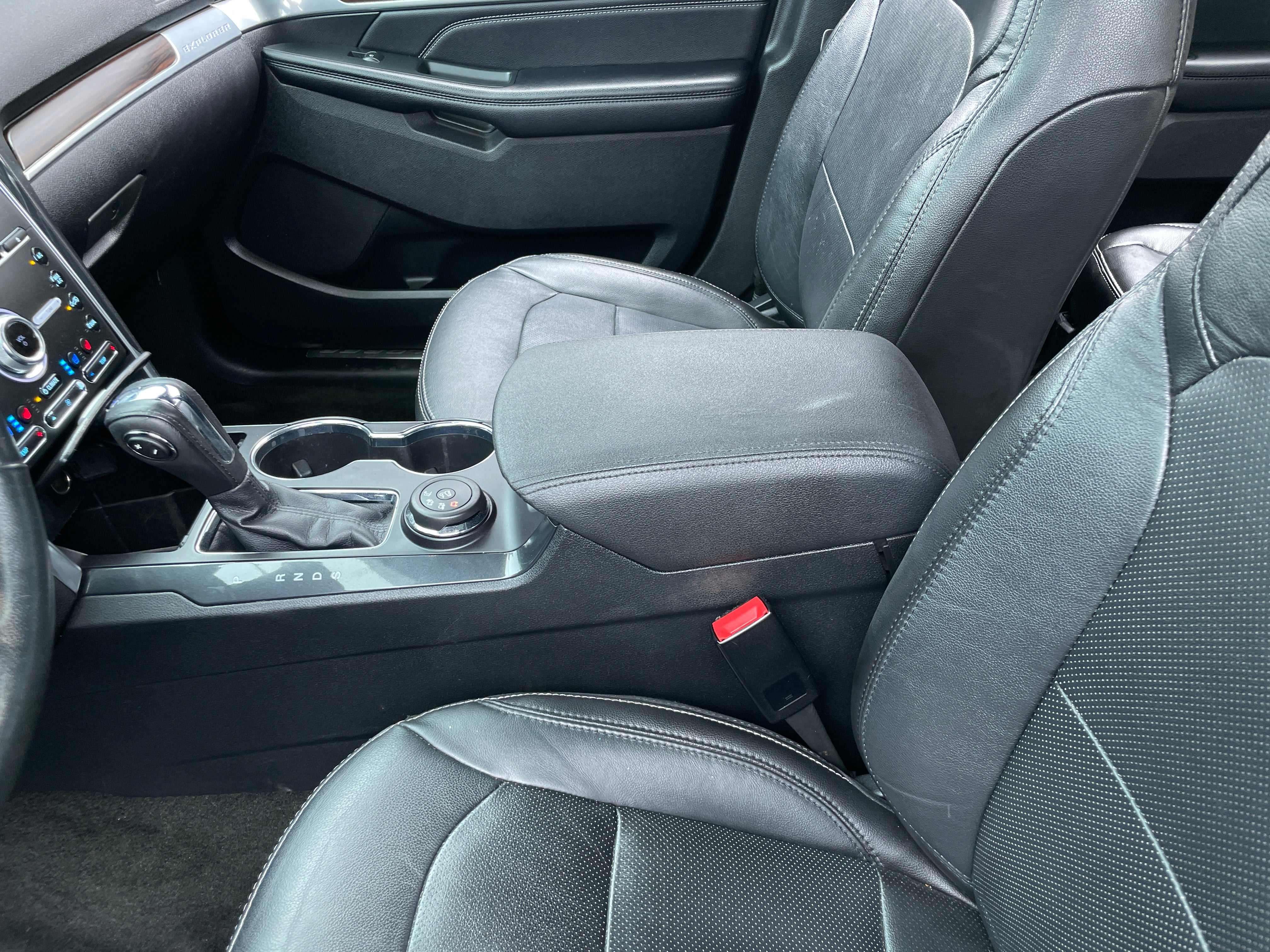 2018 Ford Explorer Limited - Photo 4