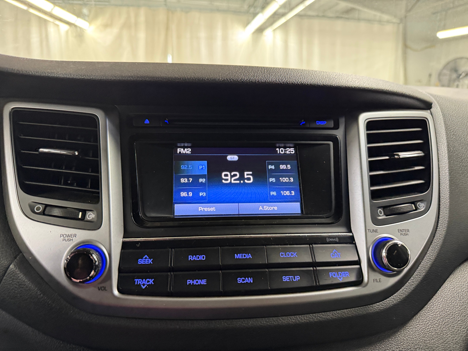 Thumbnail: 2017 Hyundai Tucson - 4