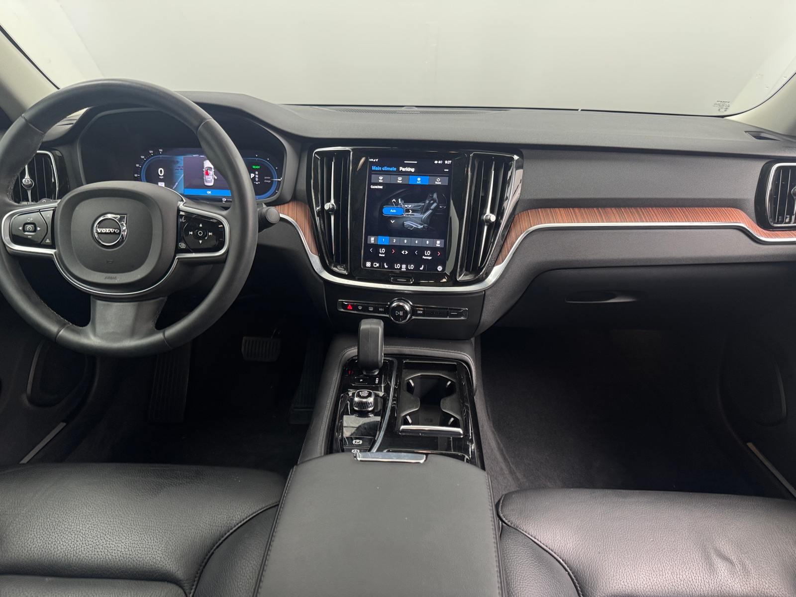 Thumbnail: 2023 Volvo S60 - 2