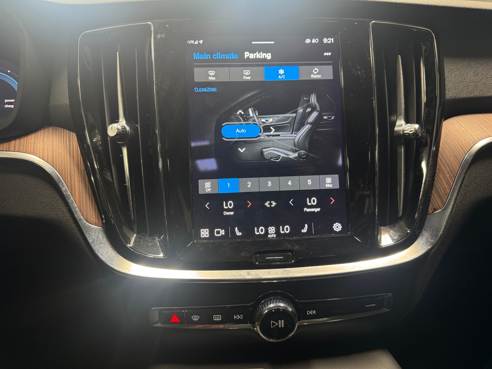 Thumbnail: 2023 Volvo S60 - 3
