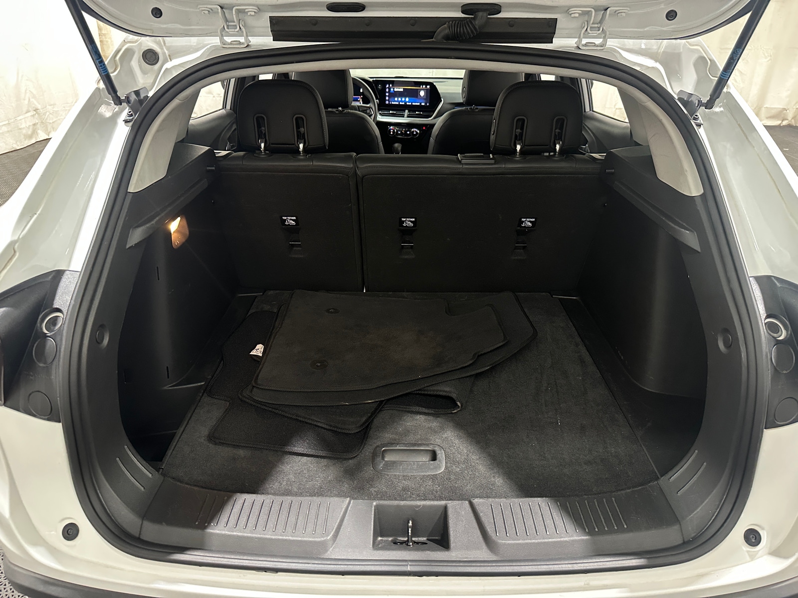 Thumbnail: 2025 Chevrolet Trax - 6