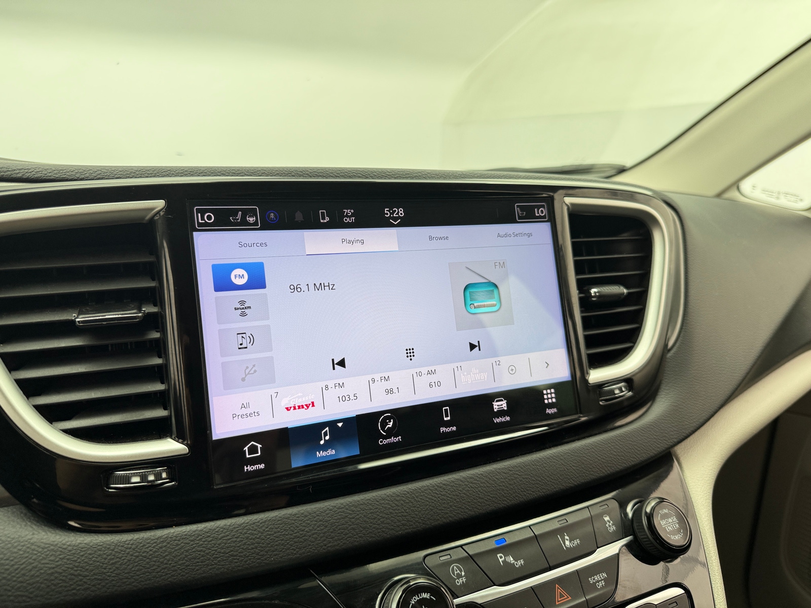 Thumbnail: 2024 Chrysler Pacifica - 3