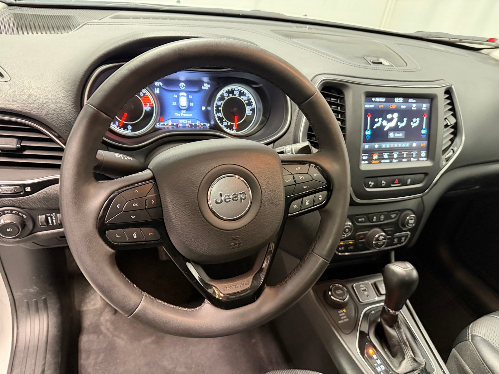 Thumbnail: 2023 Jeep Cherokee - 4