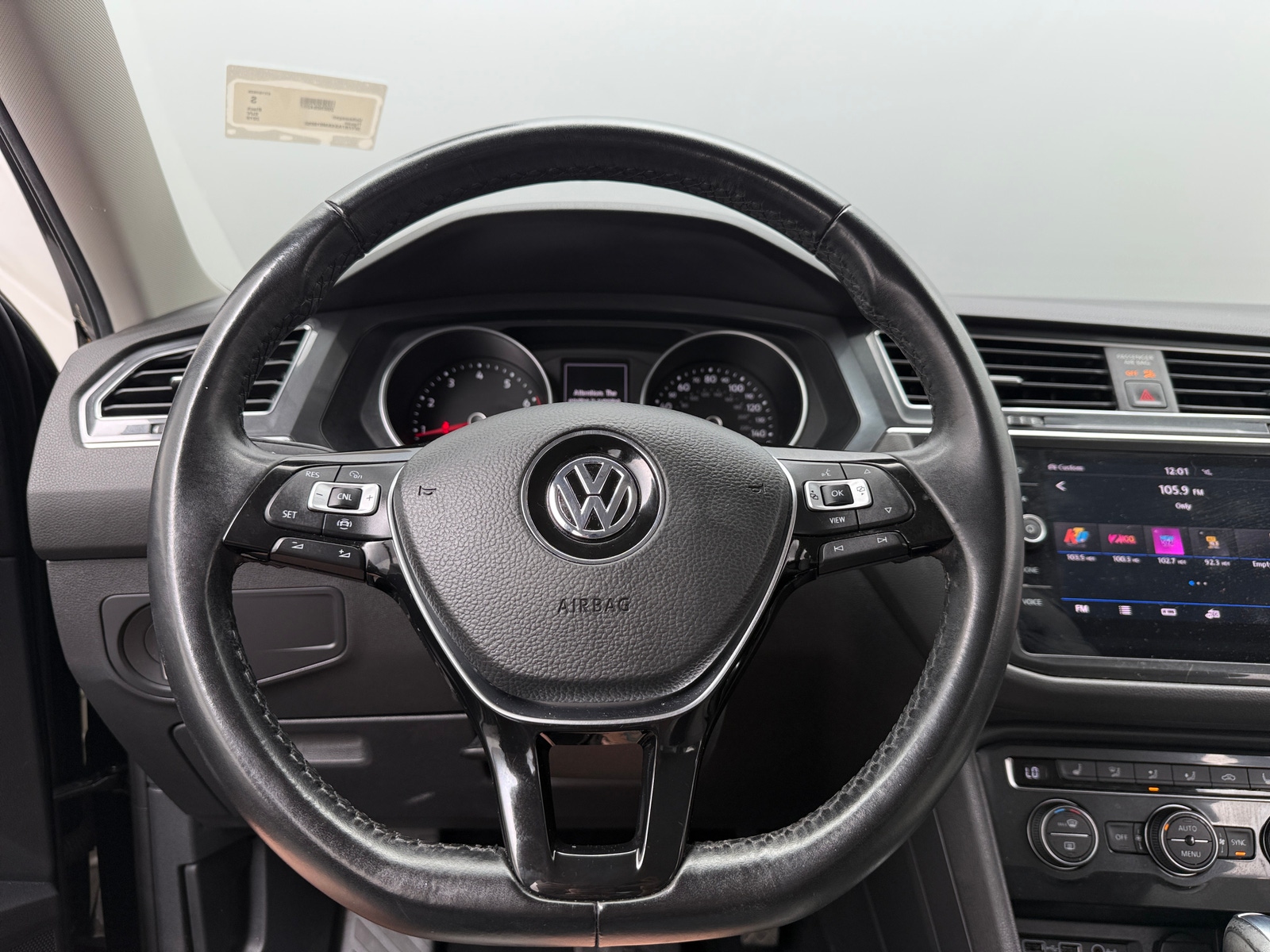 Thumbnail: 2019 Volkswagen Tiguan - 4