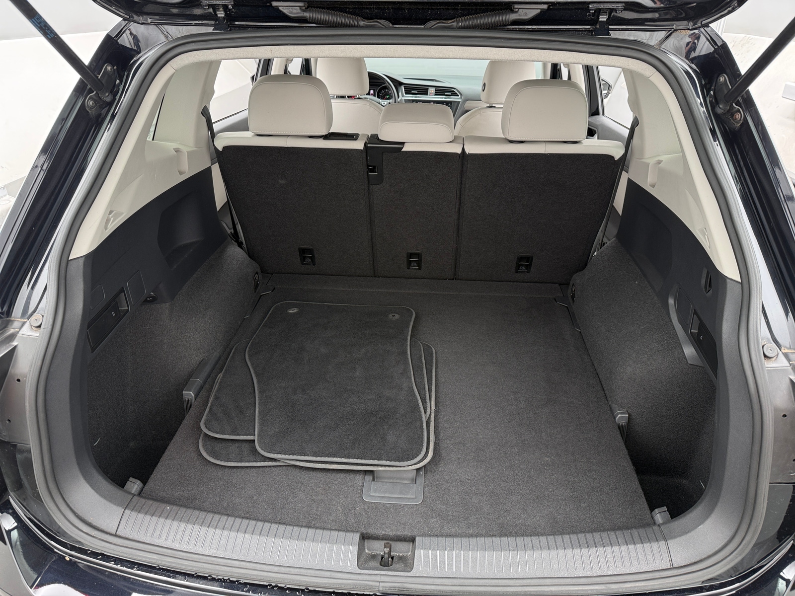 Thumbnail: 2019 Volkswagen Tiguan - 6
