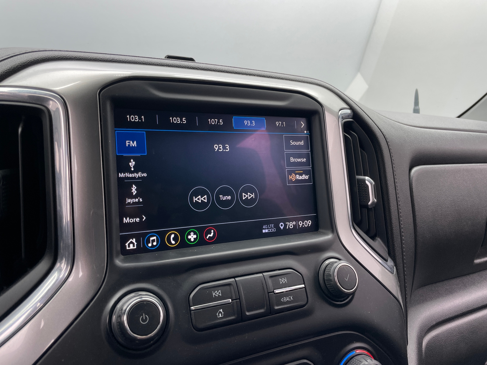 Thumbnail: 2020 Chevrolet Silverado 1500 - 3