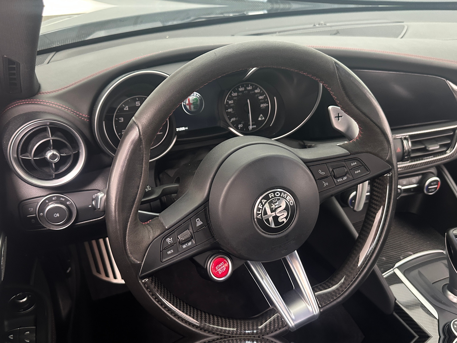 Thumbnail: 2018 Alfa Romeo Giulia - 4