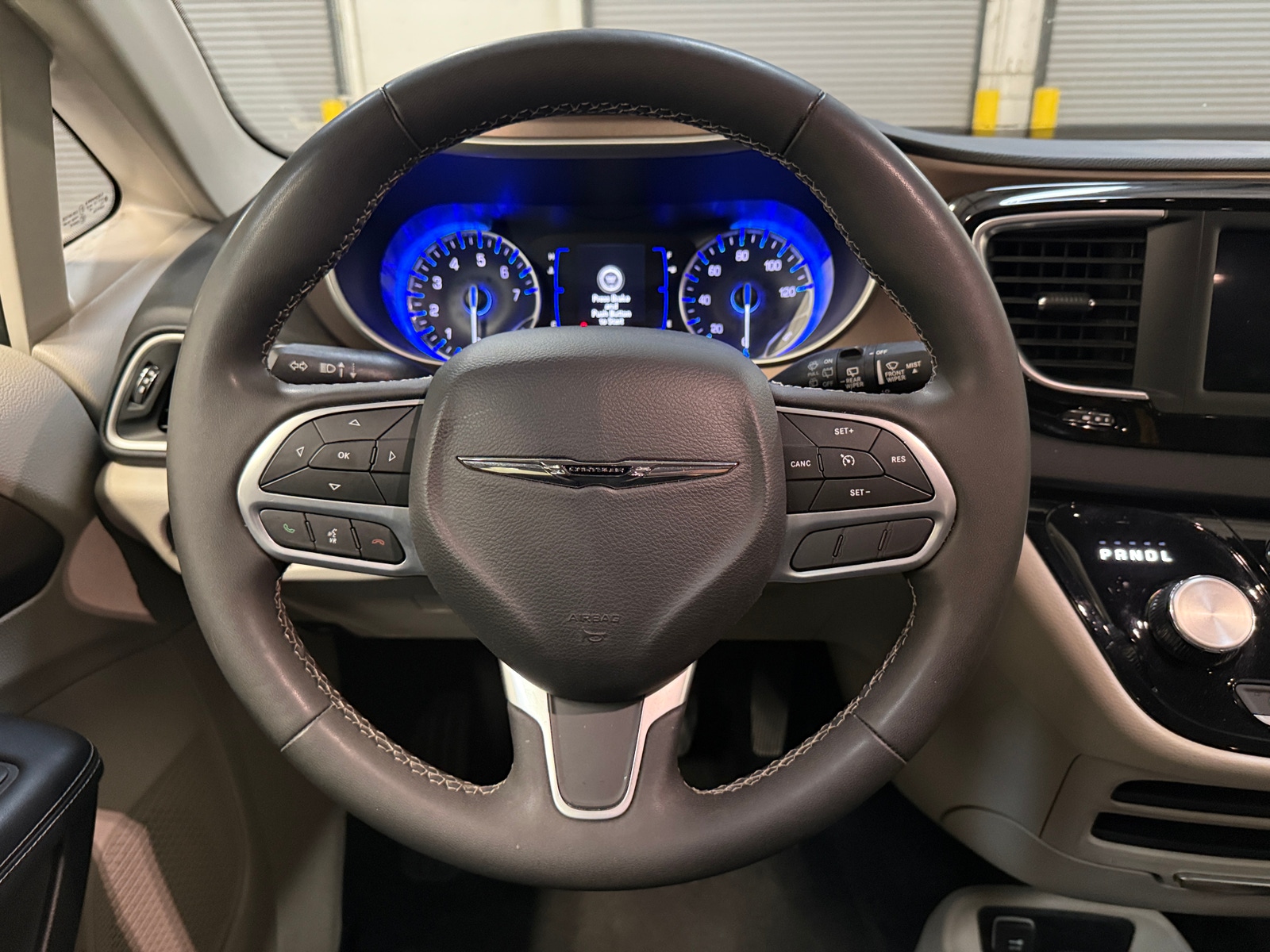 Thumbnail: 2023 Chrysler Voyager - 5