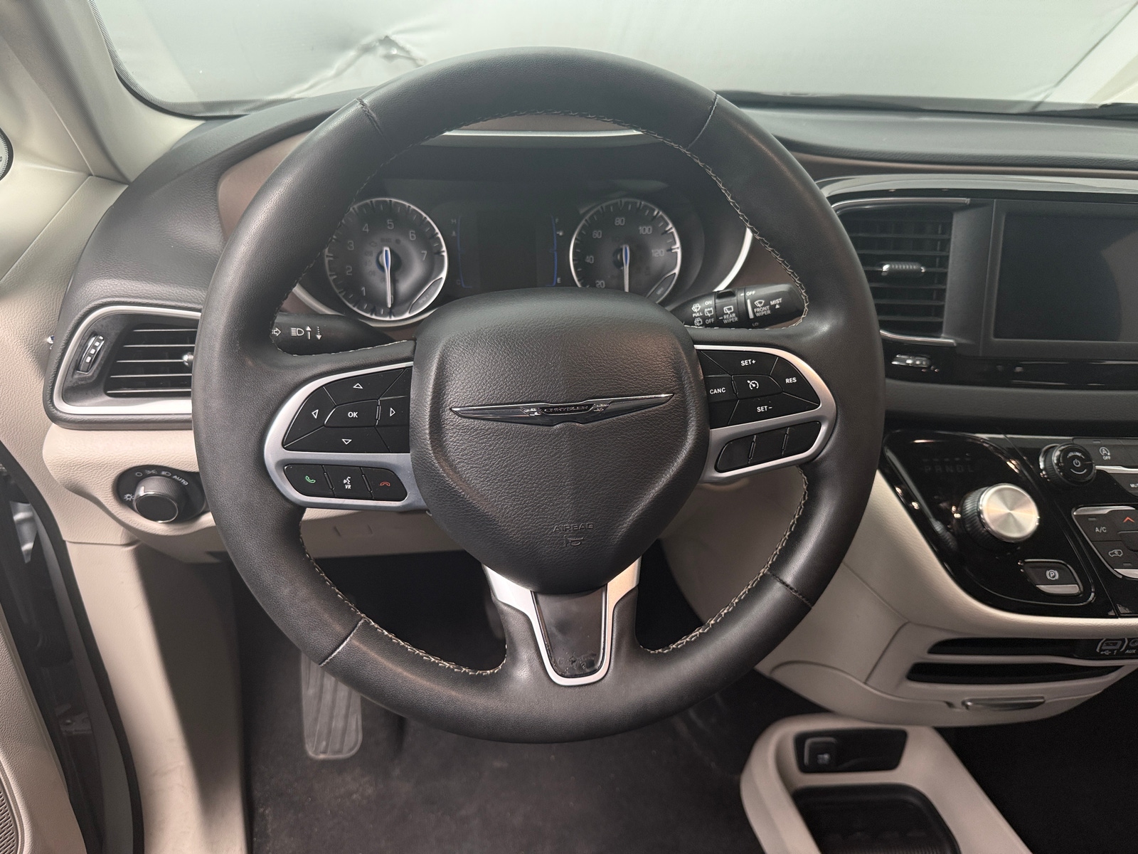 Thumbnail: 2024 Chrysler Voyager - 5