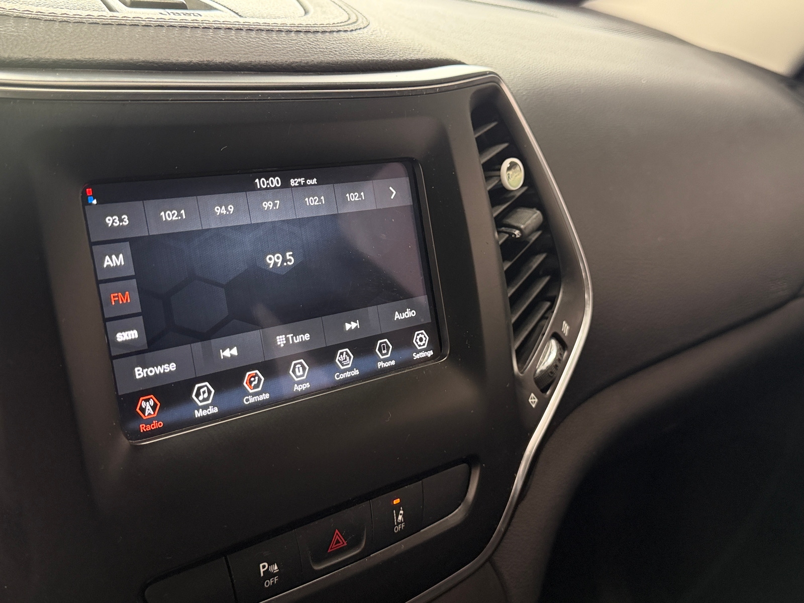 Thumbnail: 2020 Jeep Cherokee - 3