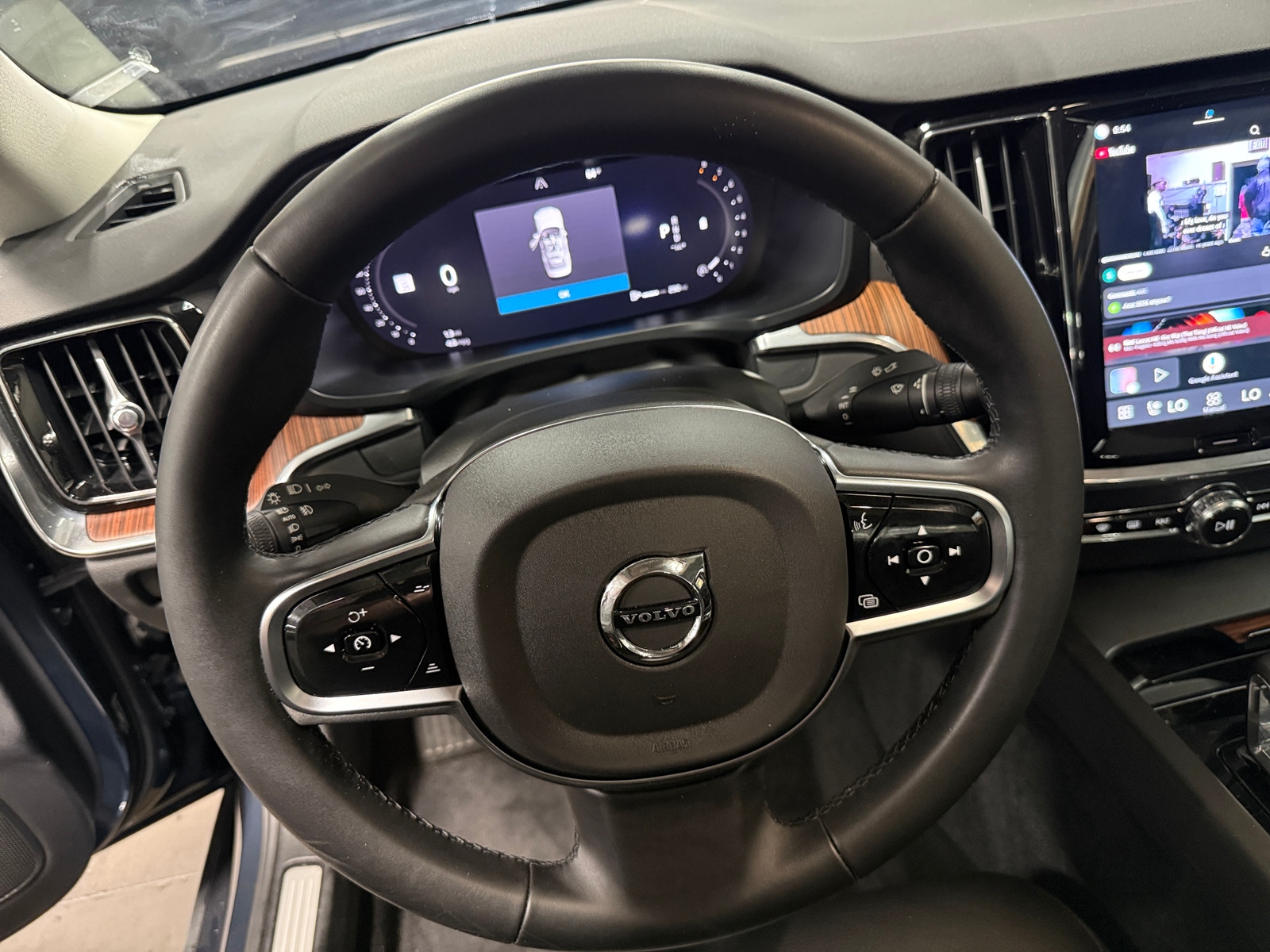 Thumbnail: 2025 Volvo S60 - 4