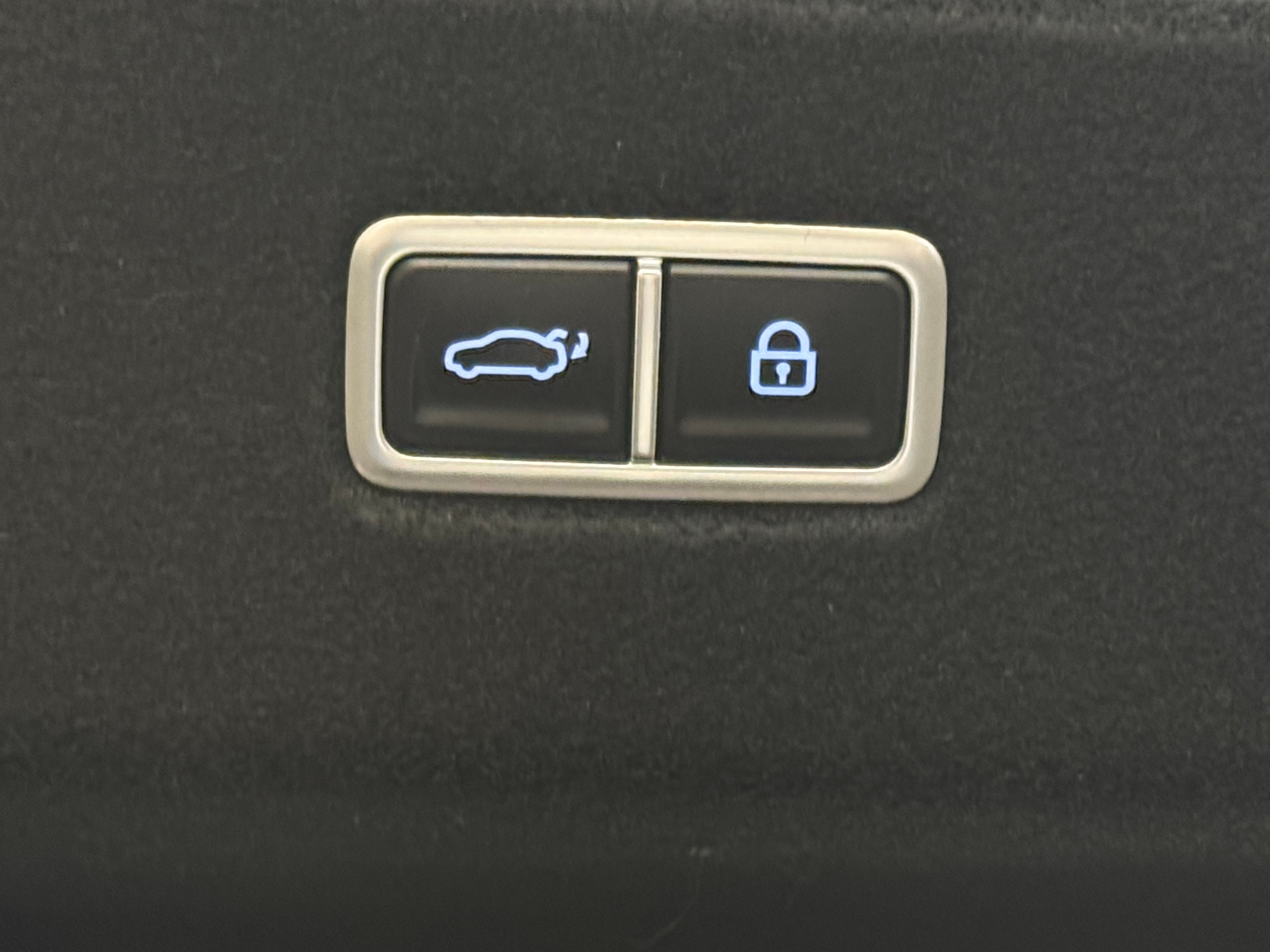 Used 2025 Hyundai IONIQ 6 SE with VIN KMHM24AA5SA085548 for sale in Oak Creek, WI