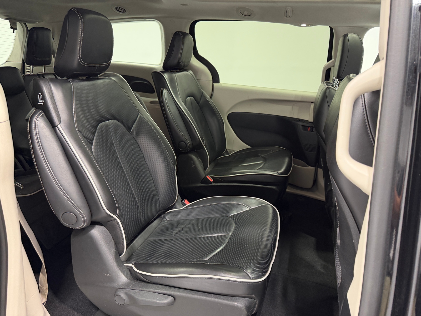 Thumbnail: 2023 Chrysler Pacifica - 5