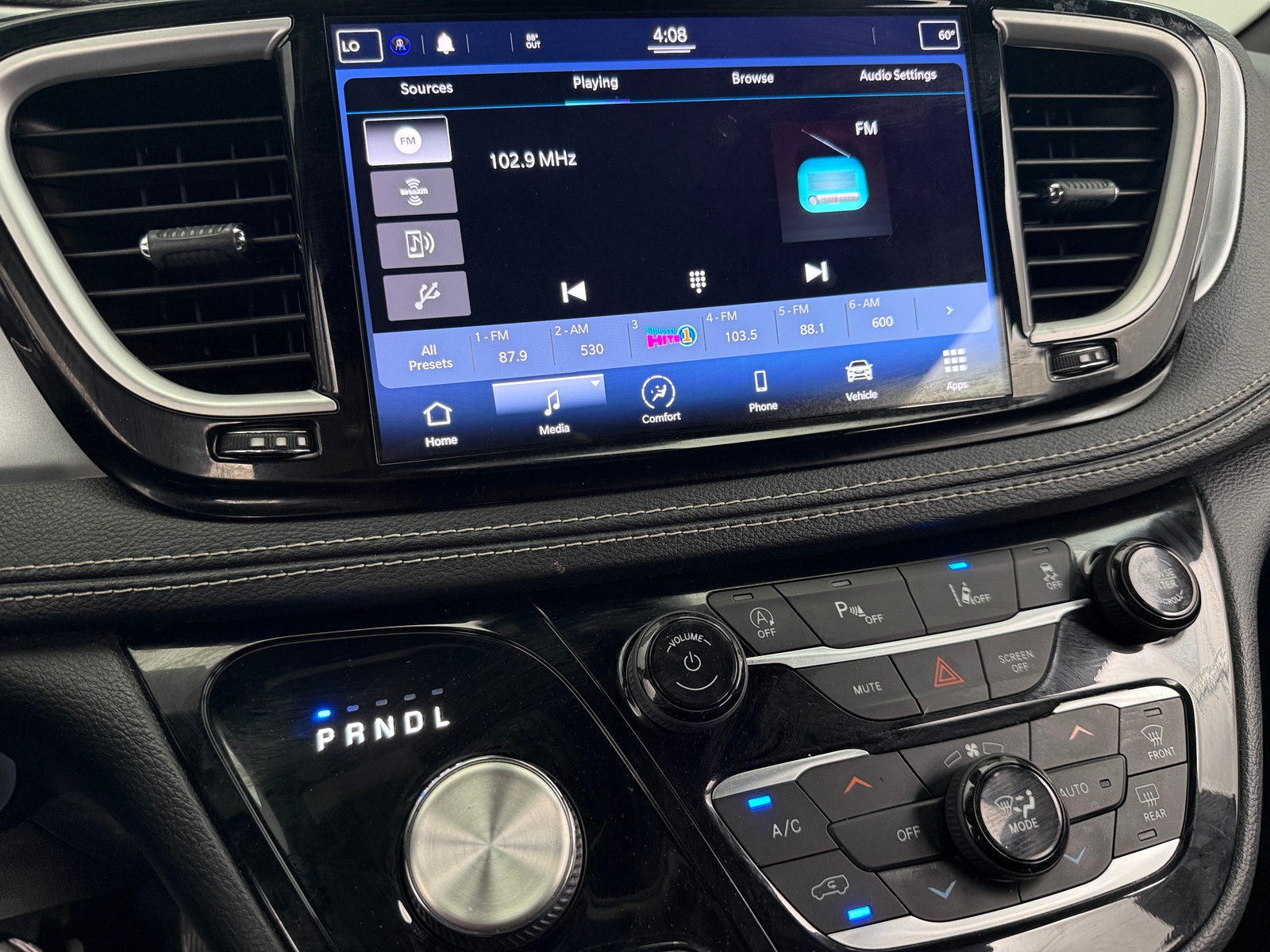Thumbnail: 2021 Chrysler Pacifica - 4
