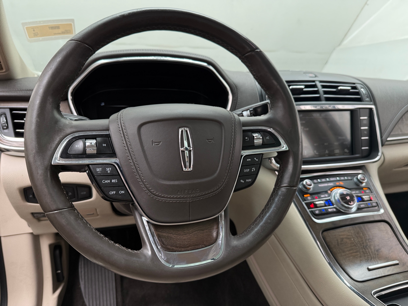 Thumbnail: 2018 Lincoln Continental - 4