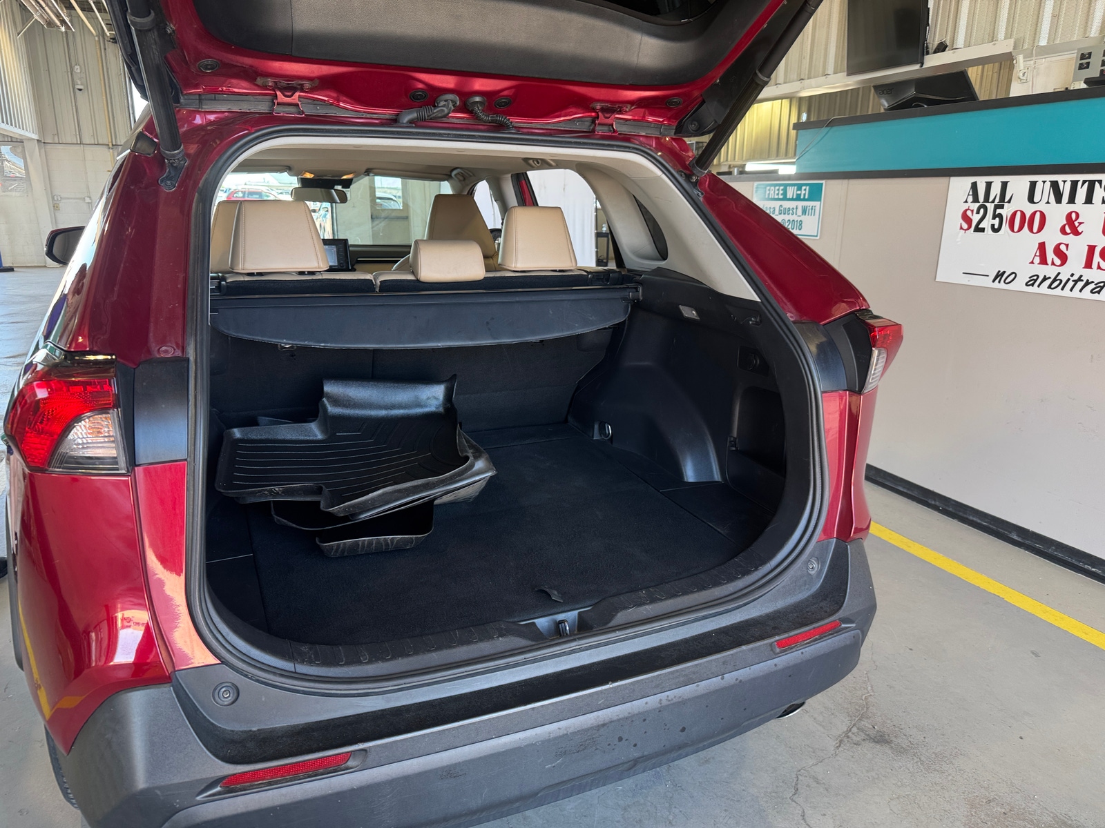 Thumbnail: 2021 Toyota RAV4 - 6