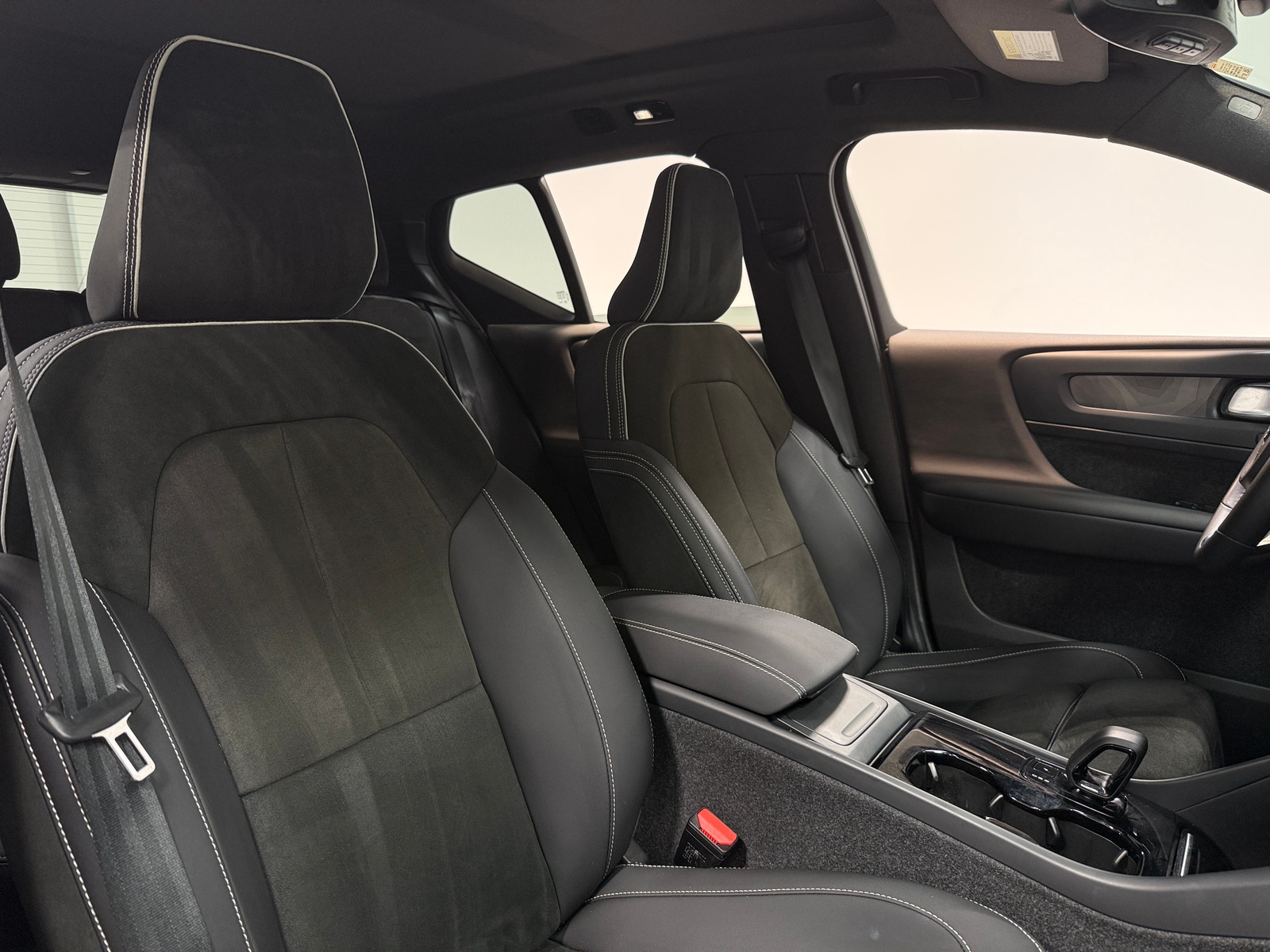 Thumbnail: 2023 Volvo XC40 - 2