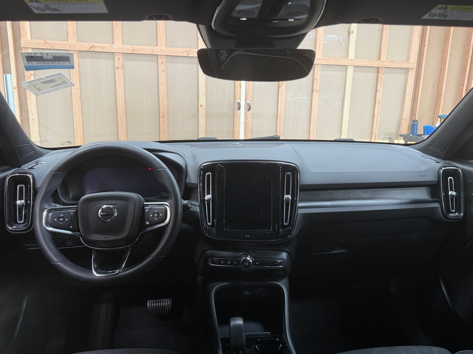 Thumbnail: 2023 Volvo XC40 - 3