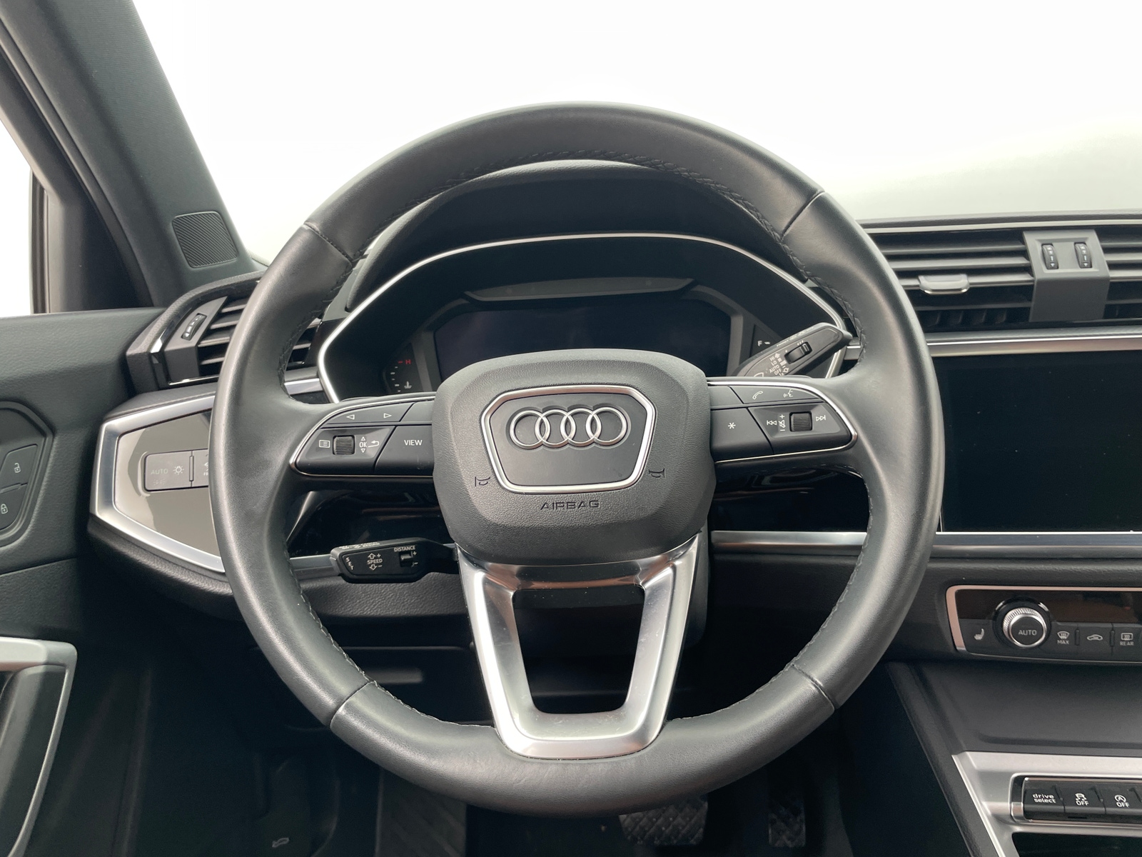Thumbnail: 2025 Audi Q3 - 4