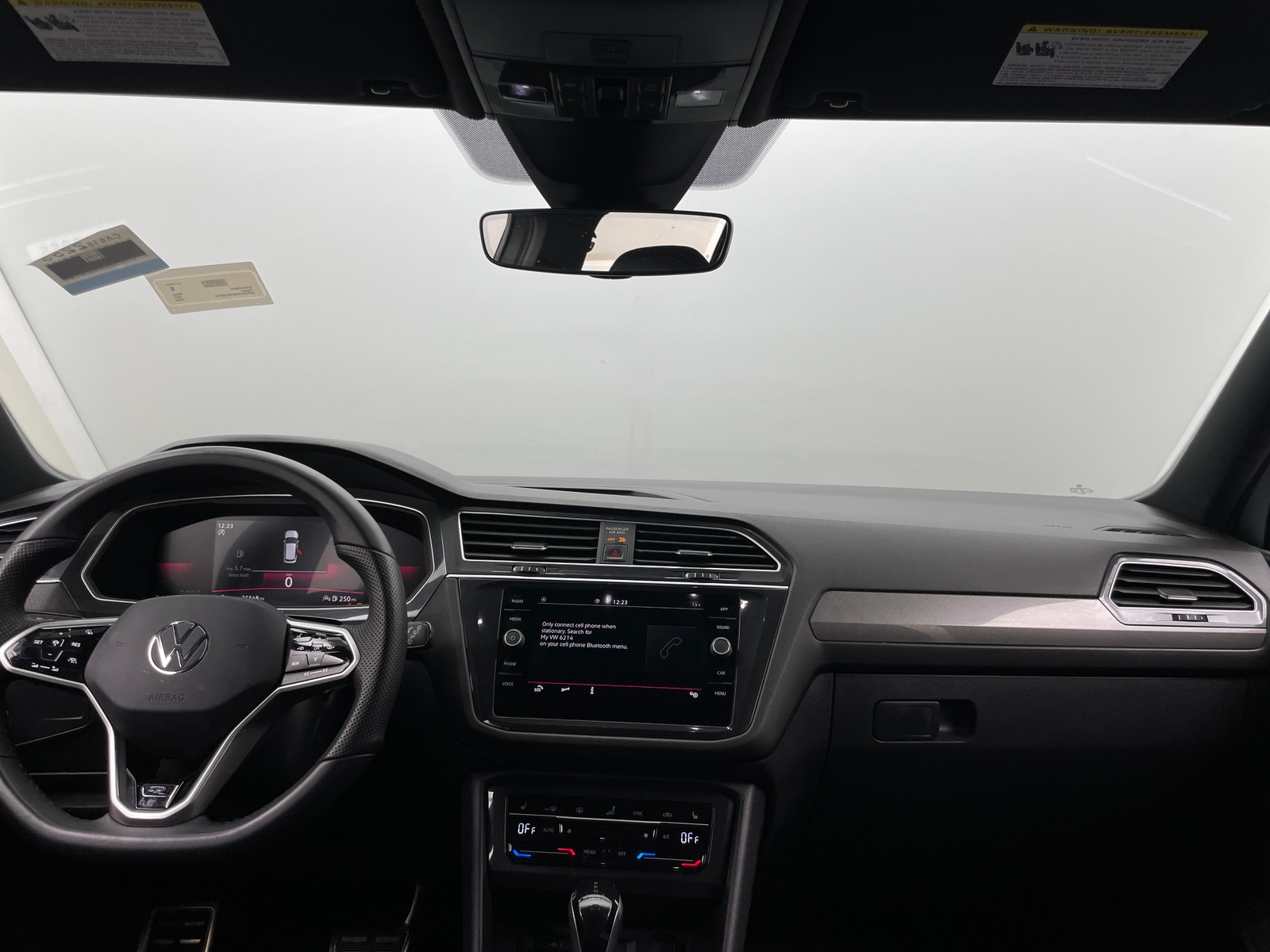 Thumbnail: 2023 Volkswagen Tiguan - 2