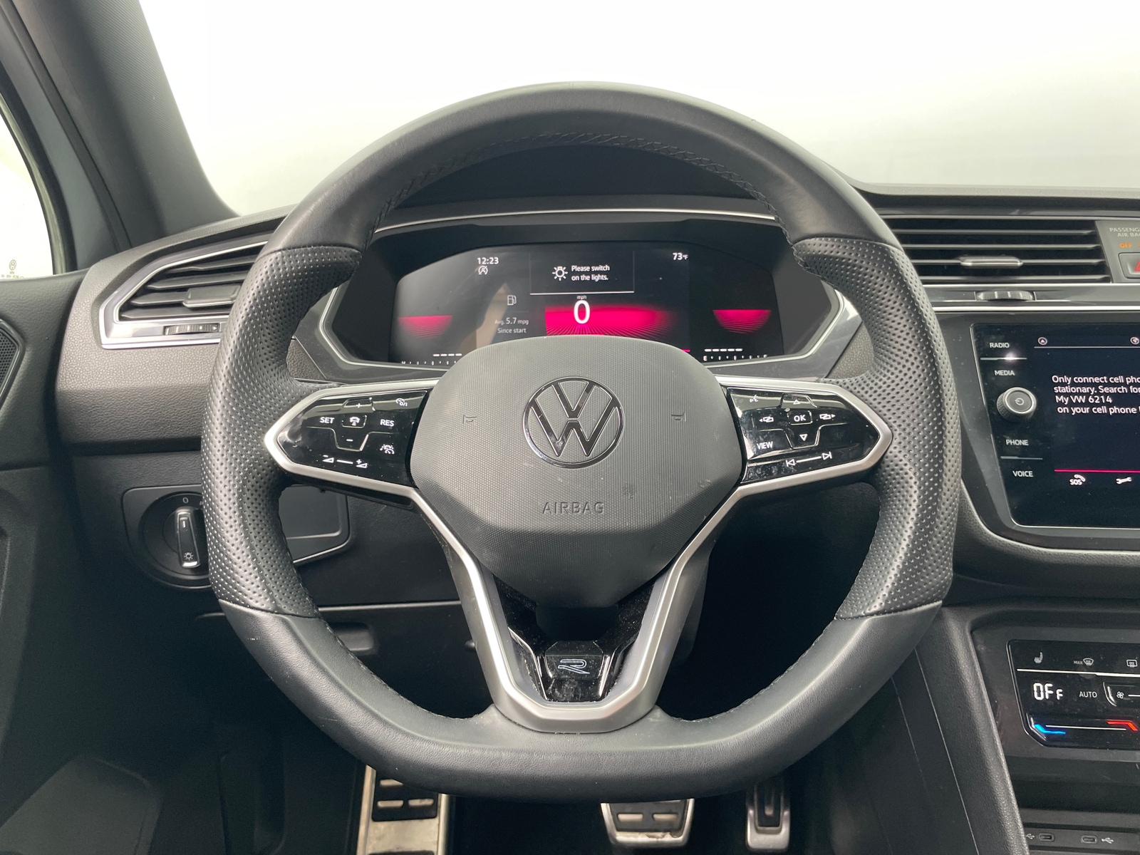 Thumbnail: 2023 Volkswagen Tiguan - 4