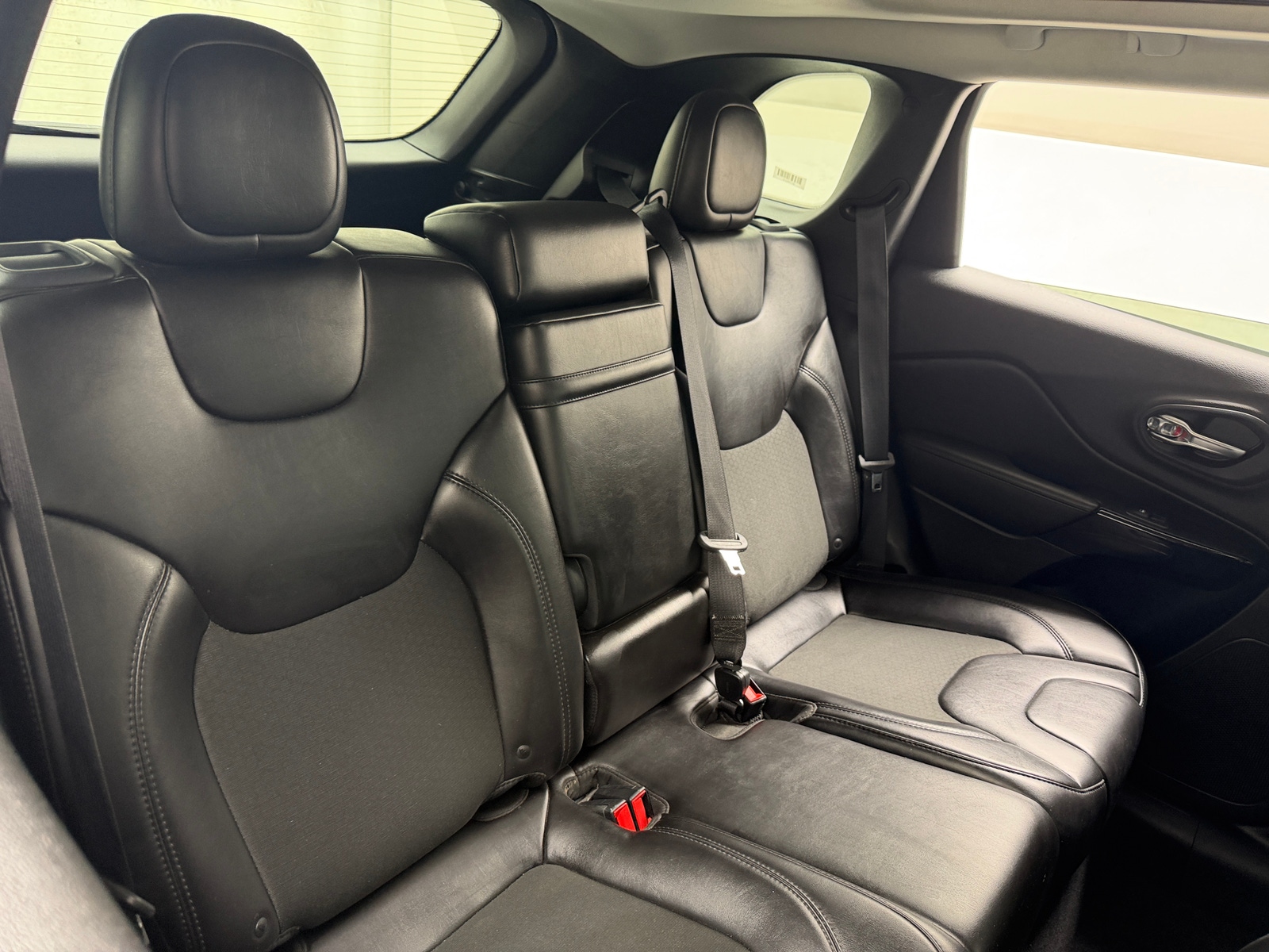 Thumbnail: 2019 Jeep Cherokee - 6