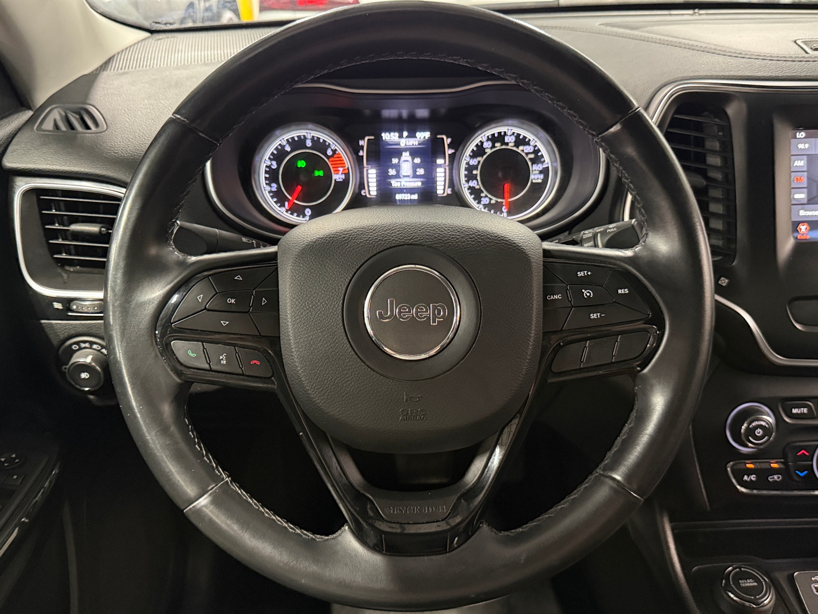 Thumbnail: 2019 Jeep Cherokee - 5