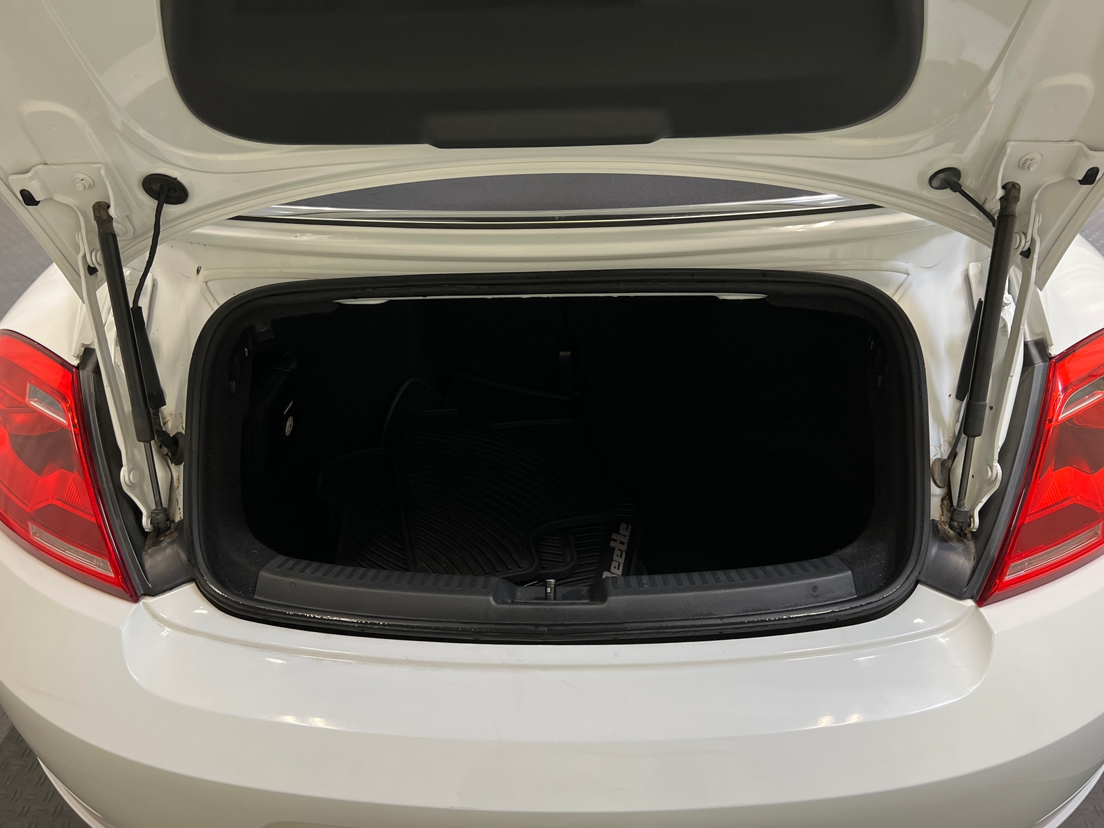 Thumbnail: 2016 Volkswagen Beetle - 6