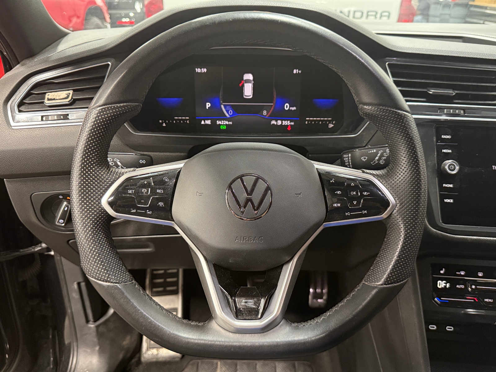 Thumbnail: 2022 Volkswagen Tiguan - 4