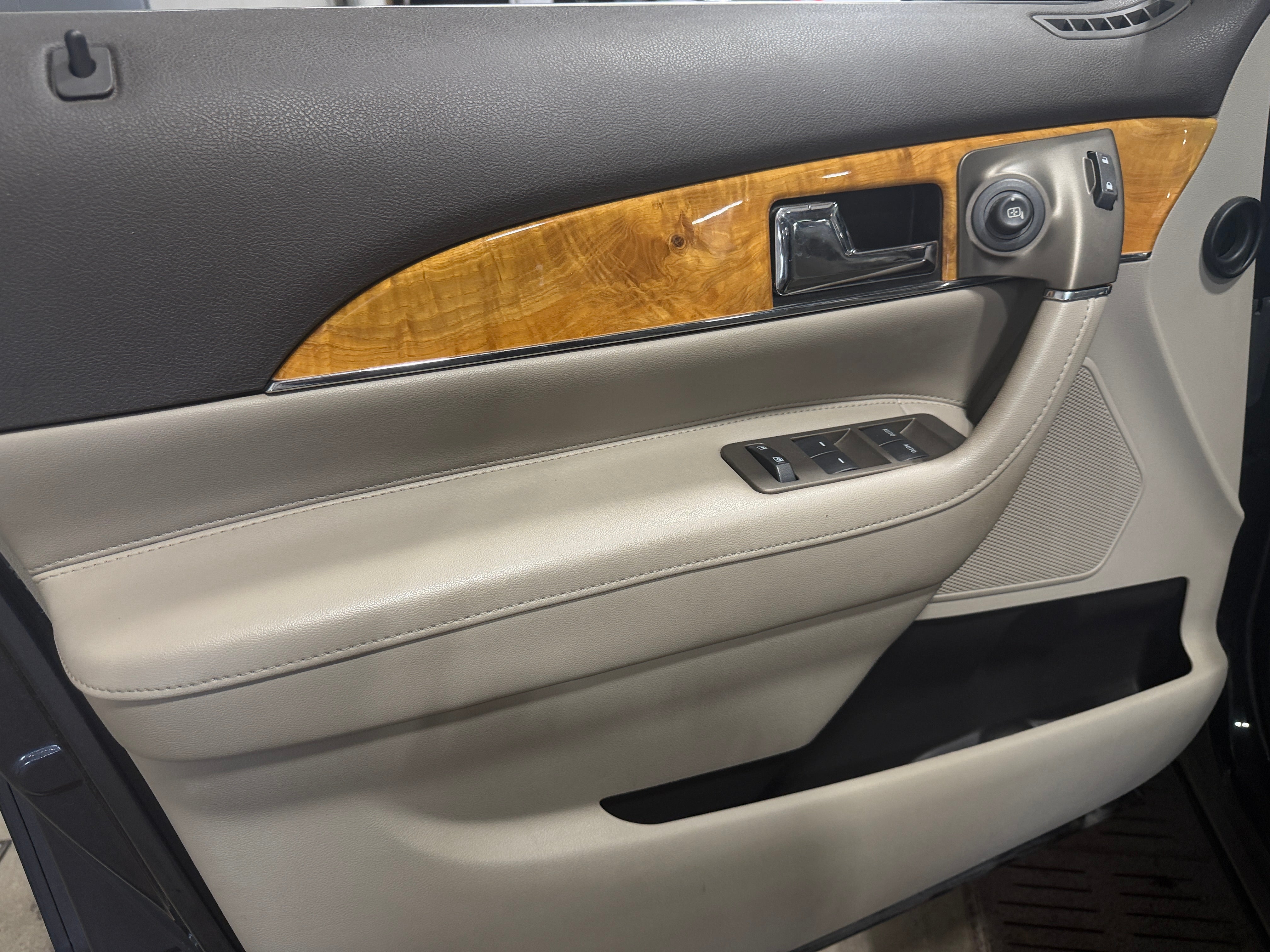 Used 2014 Lincoln MKX Base with VIN 2LMDJ6JK4EBL00518 for sale in Pewaukee, WI