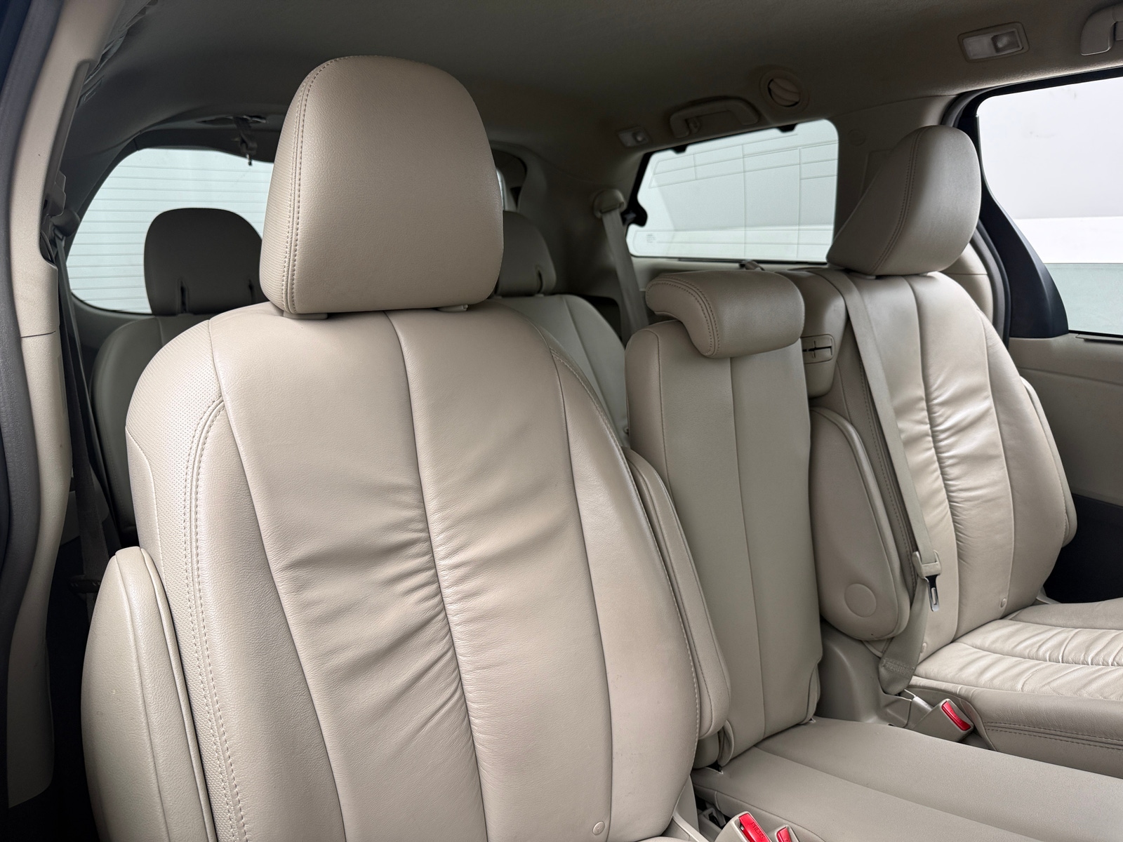 Thumbnail: 2011 Toyota Sienna - 6