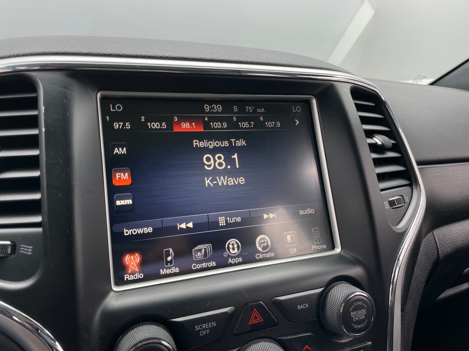 Thumbnail: 2015 Jeep Grand Cherokee - 4