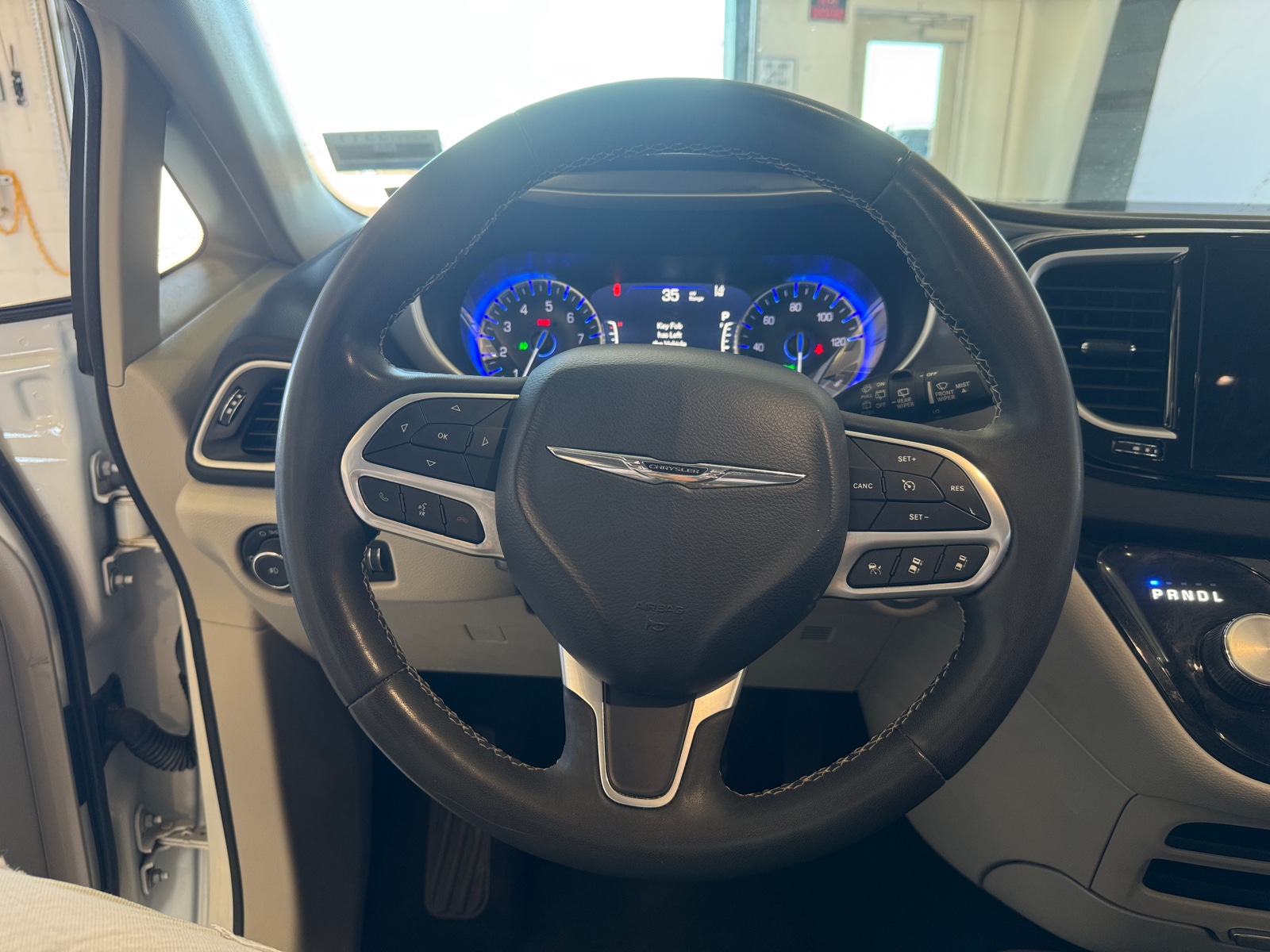 Thumbnail: 2022 Chrysler Pacifica - 4