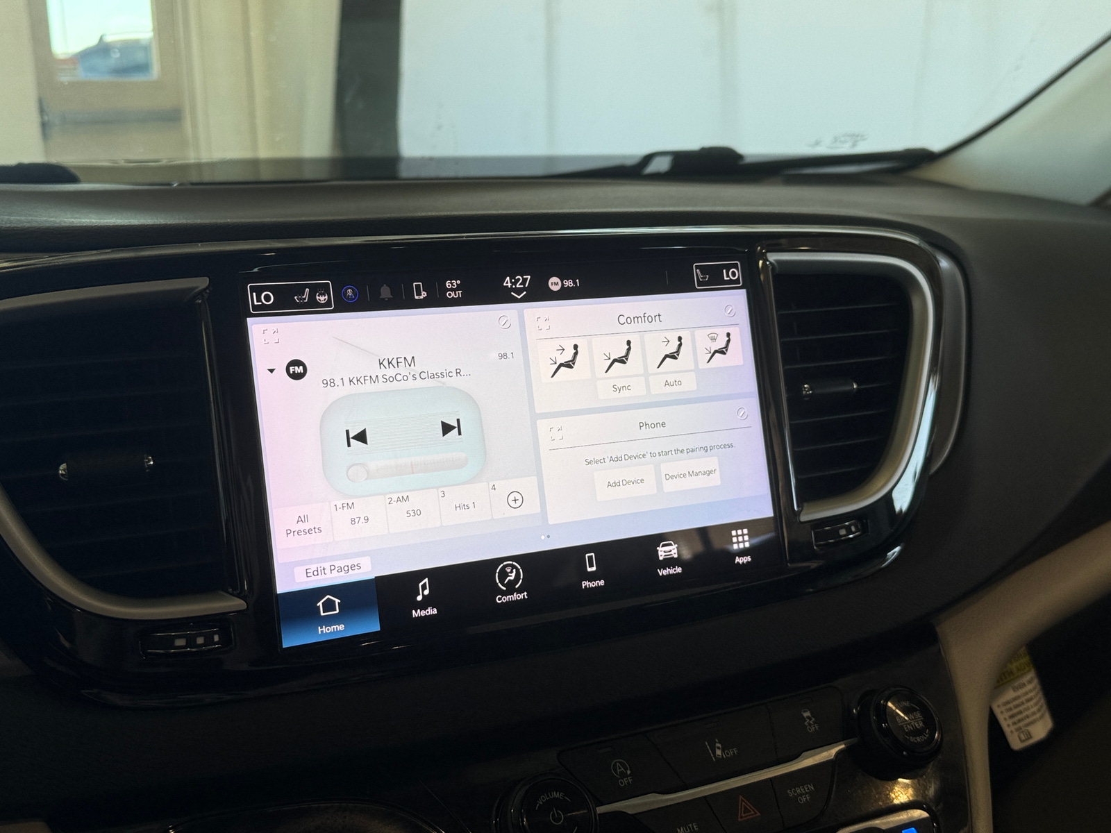 Thumbnail: 2022 Chrysler Pacifica - 3