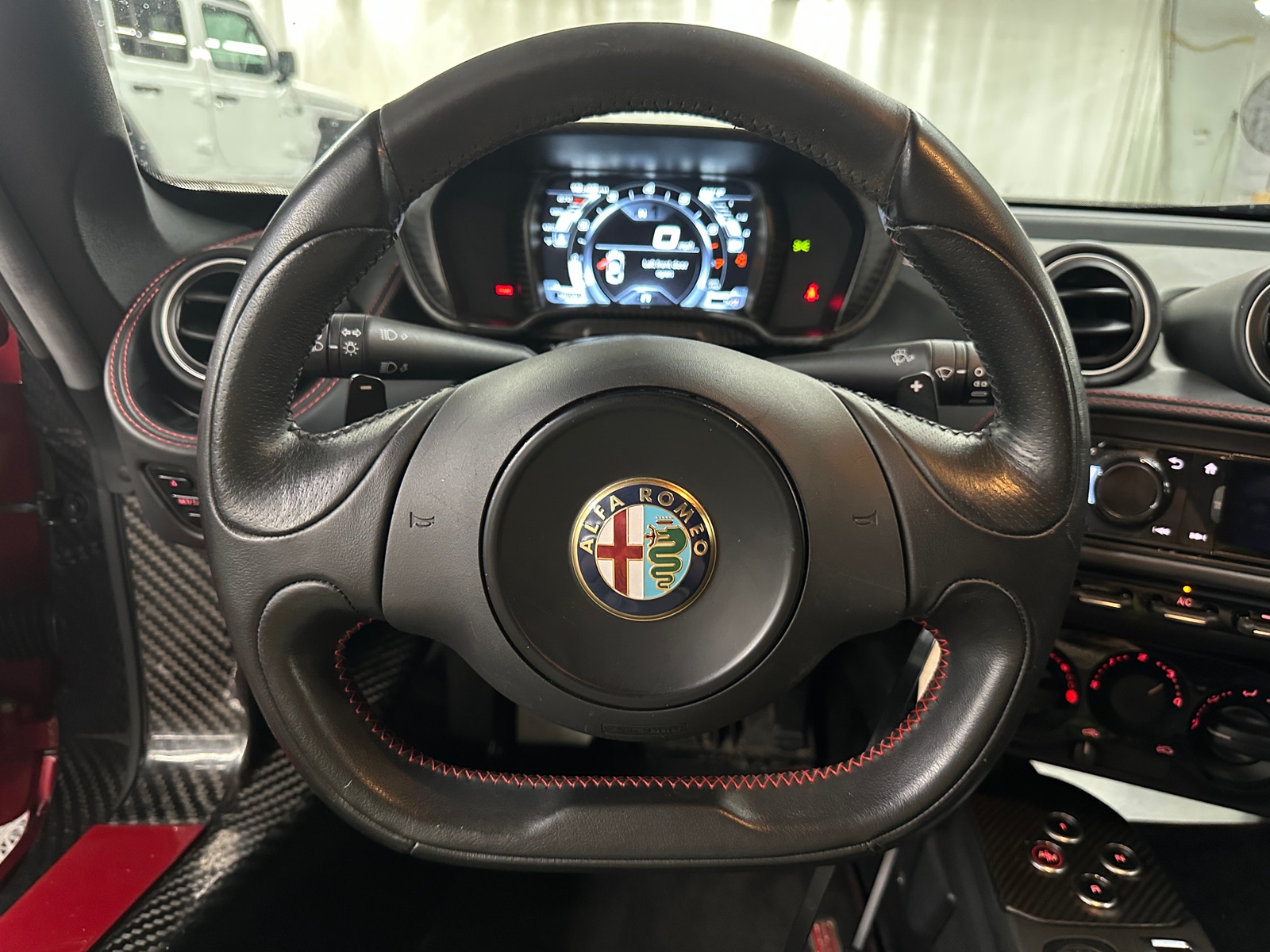 Thumbnail: 2015 Alfa Romeo 4C - 3