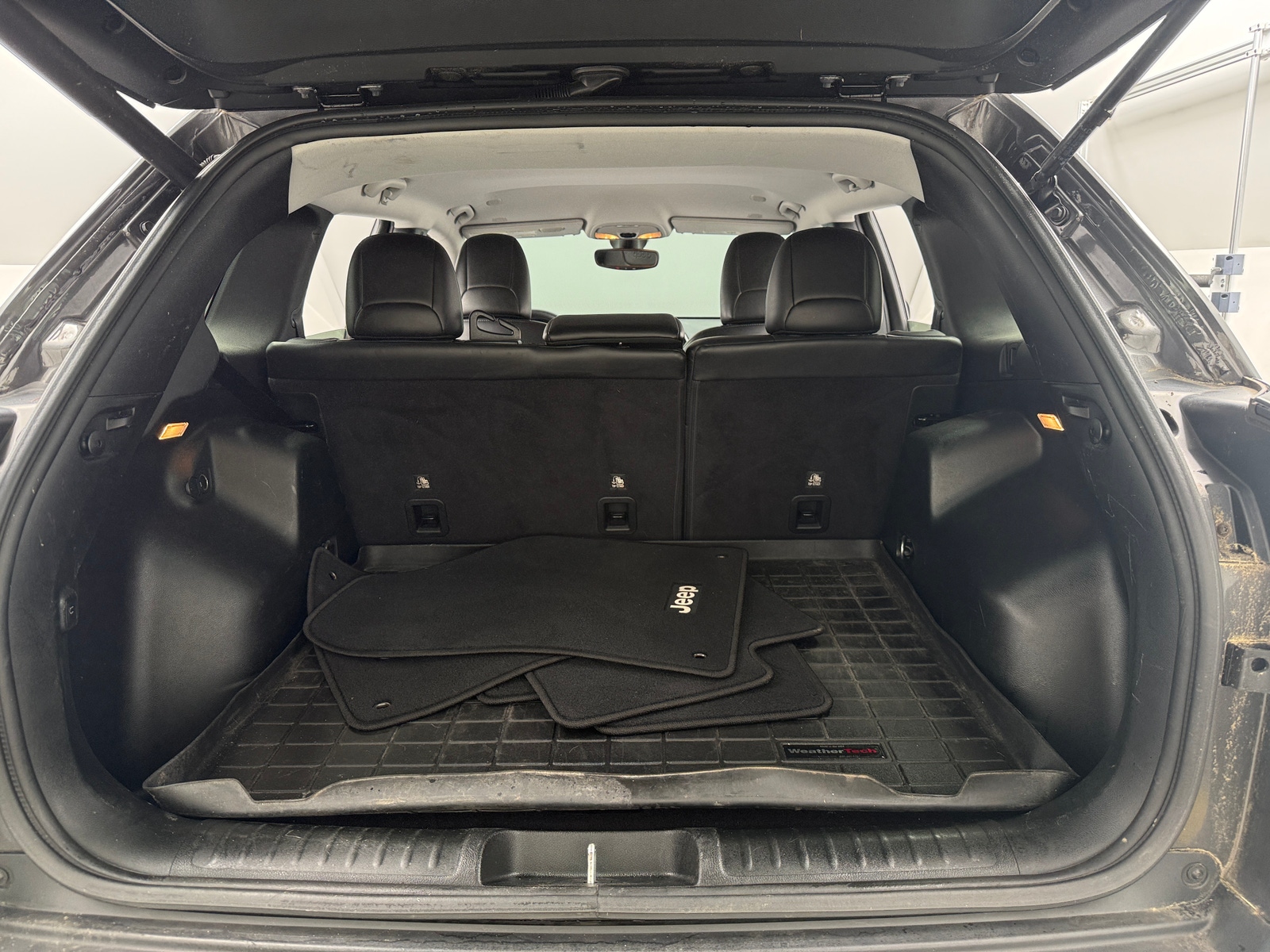 Thumbnail: 2019 Jeep Cherokee - 6