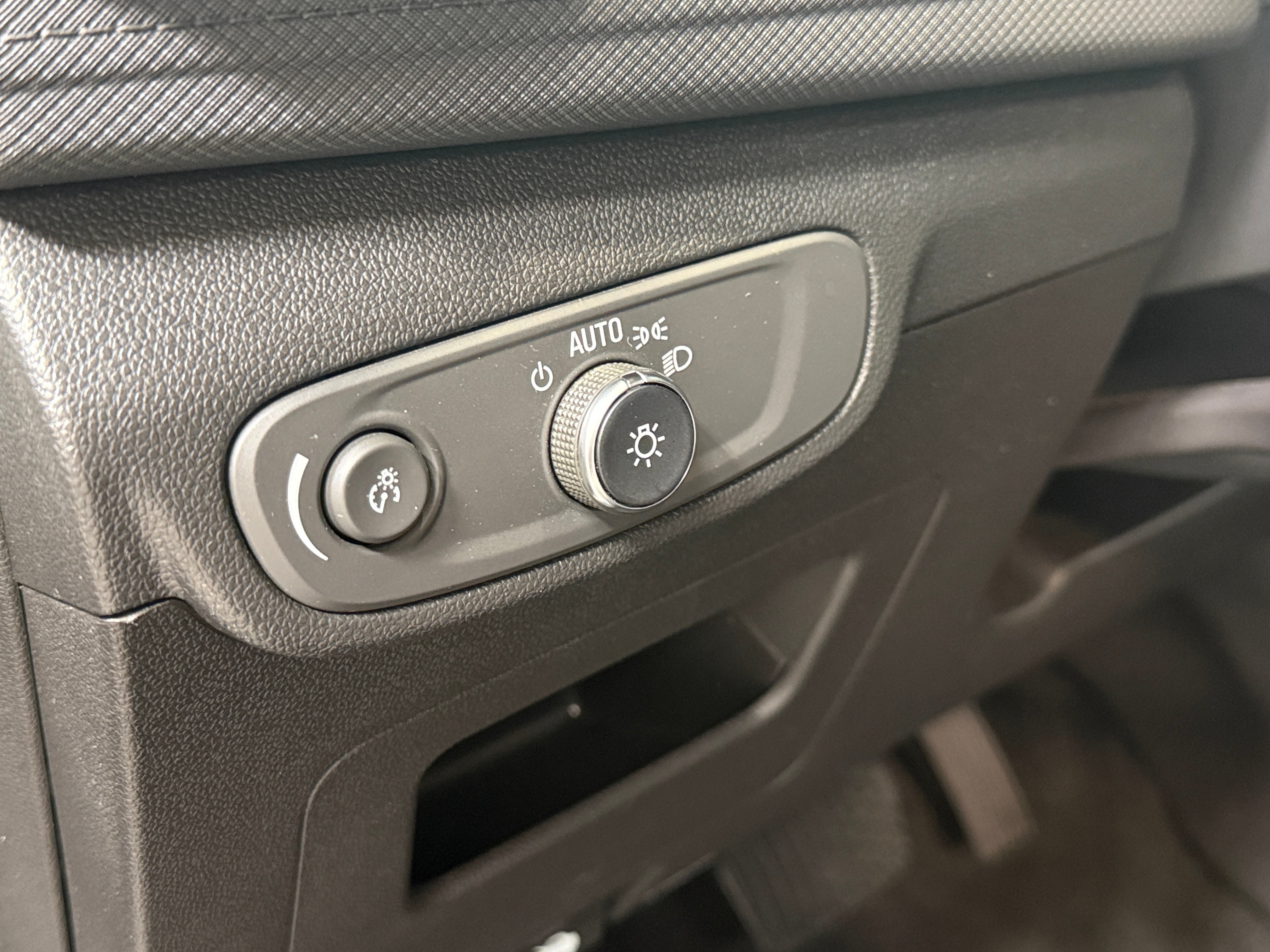2025 Chevrolet Trailblazer LT - Photo 2