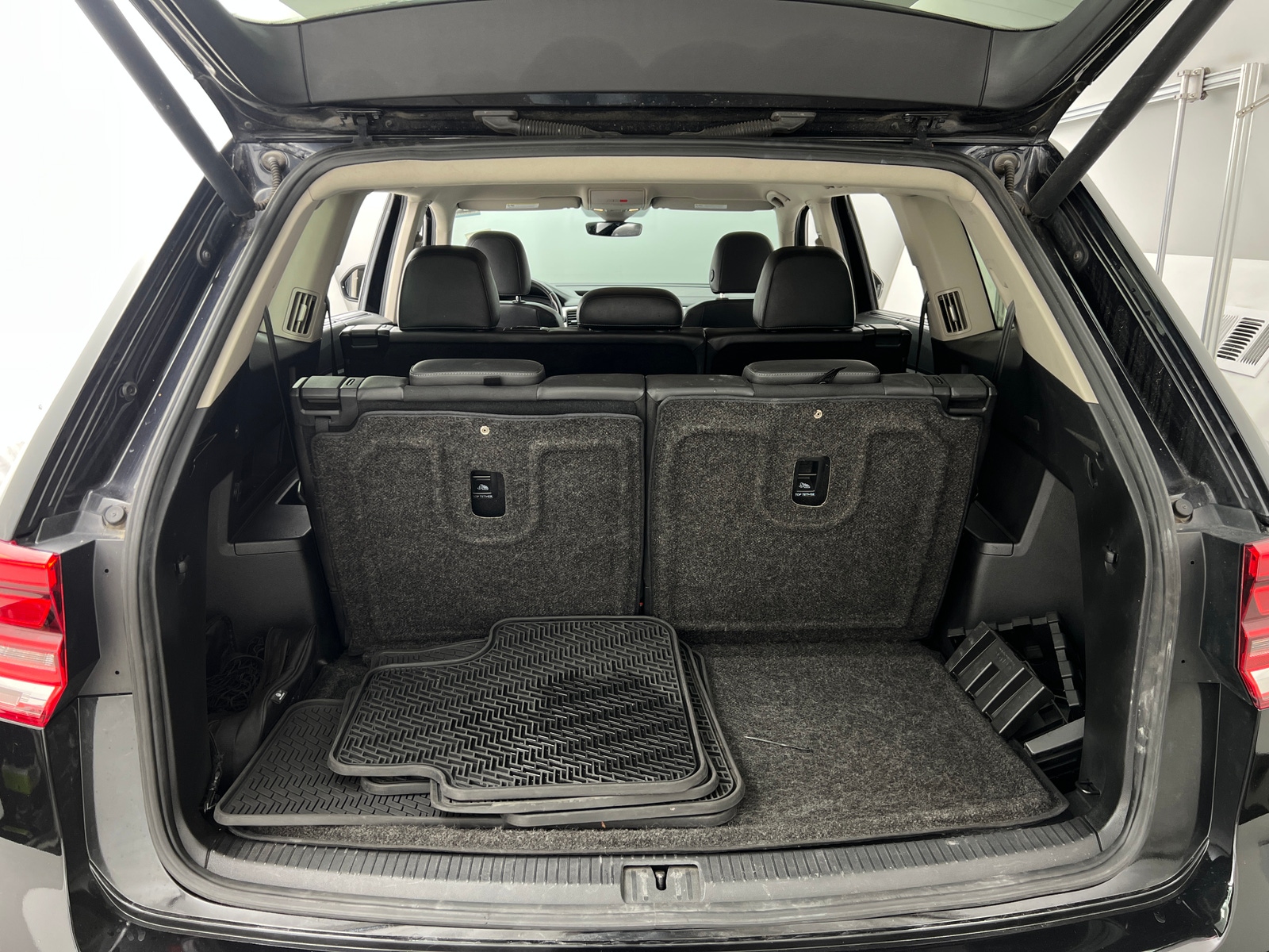 Thumbnail: 2018 Volkswagen Atlas - 6