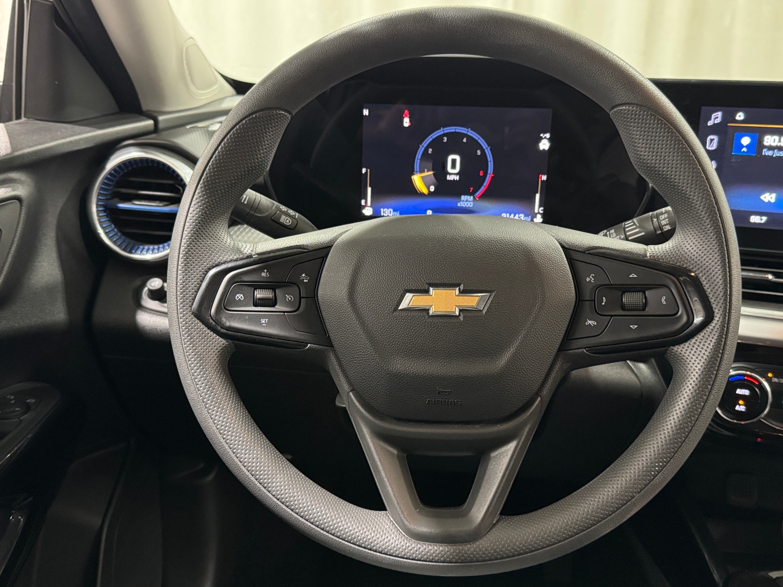 Thumbnail: 2025 Chevrolet Trax - 5