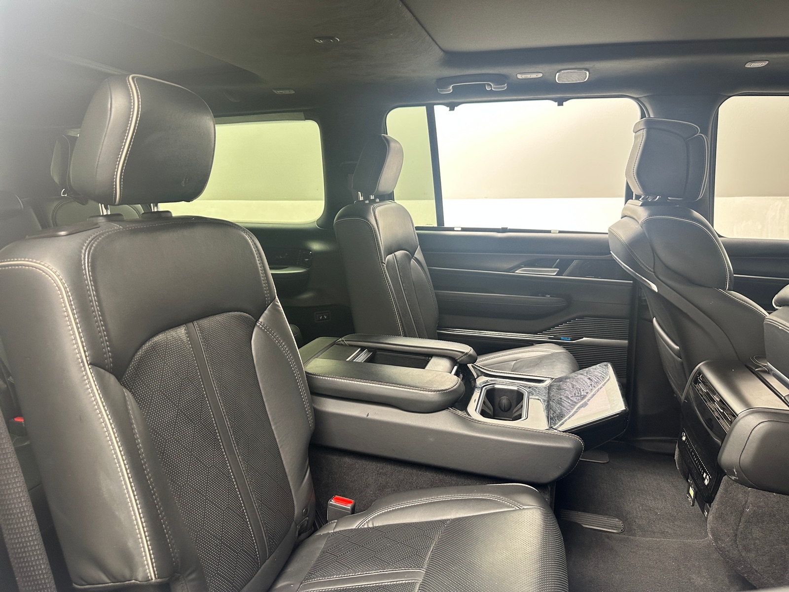Thumbnail: 2024 Jeep Grand Wagoneer L - 6
