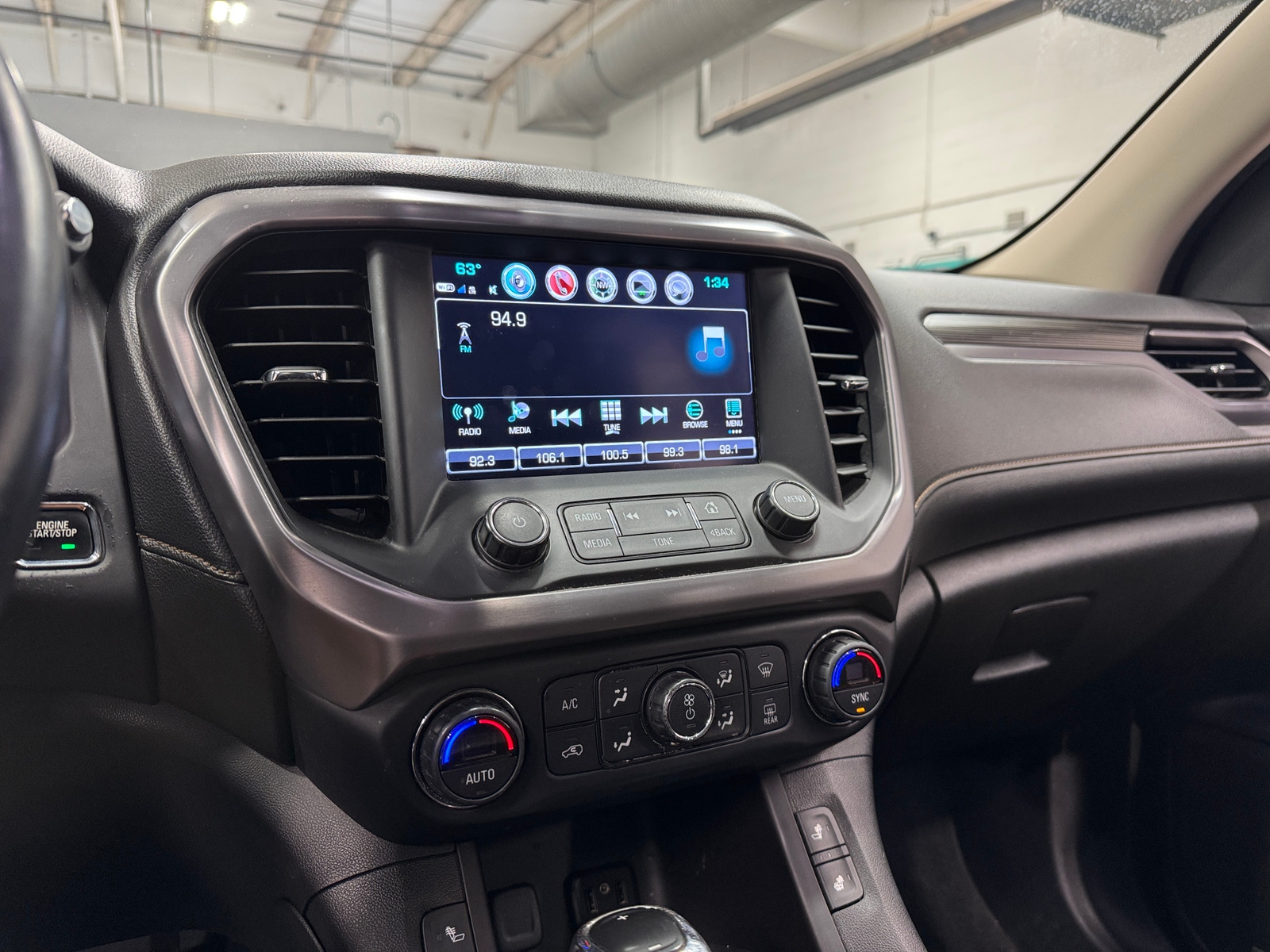 Thumbnail: 2017 GMC Acadia - 4